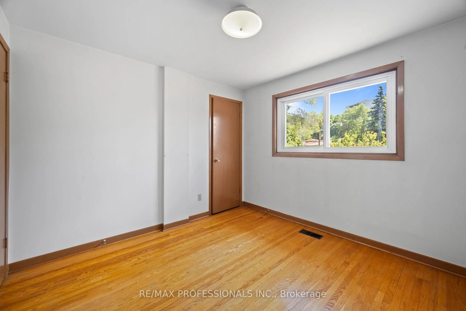 Photo 29 of 12 Ormskirk Court, Toronto, High Park-Swansea — HOMEH