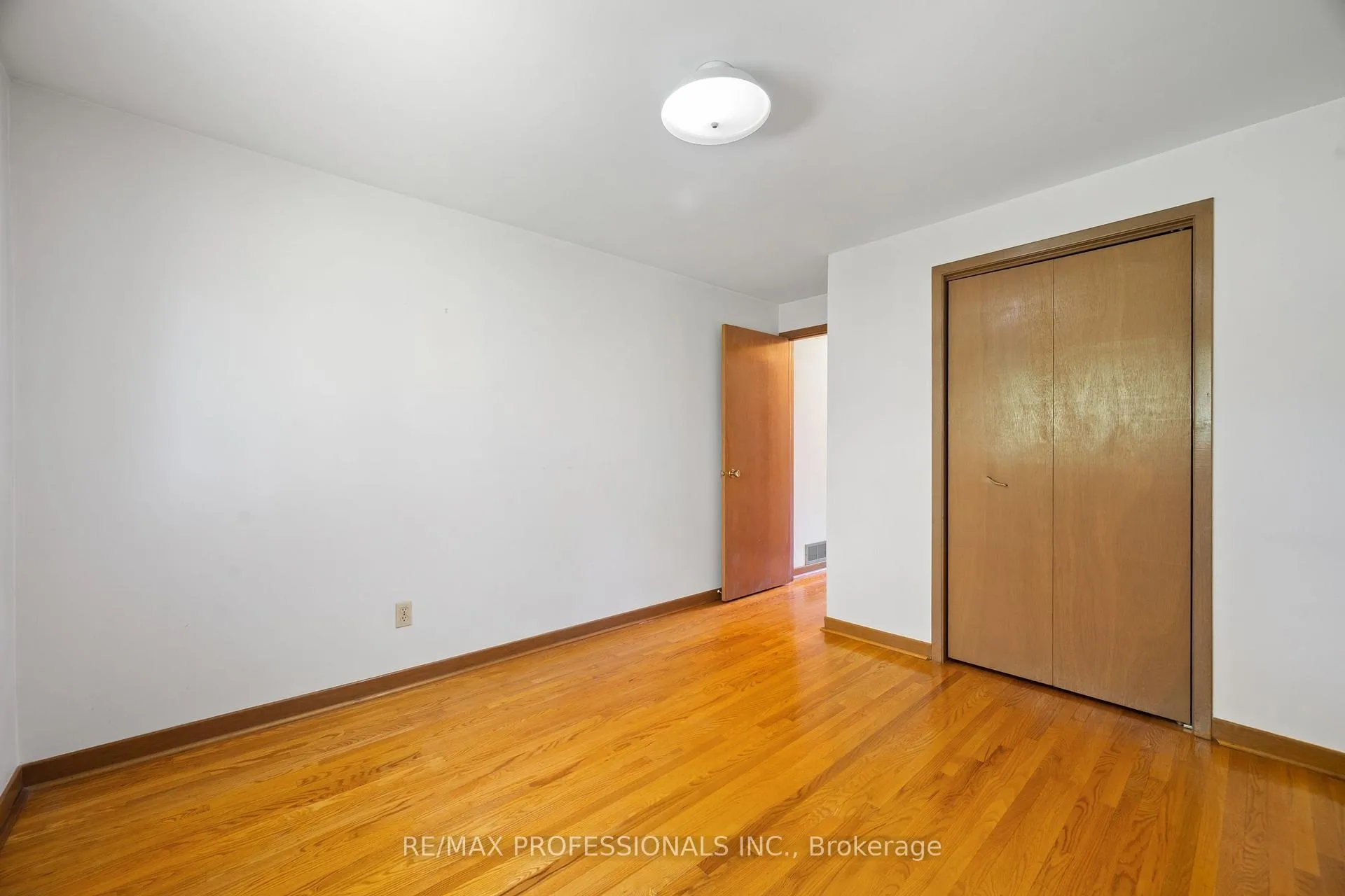 Photo 34 of 12 Ormskirk Court, Toronto, High Park-Swansea — HOMEH