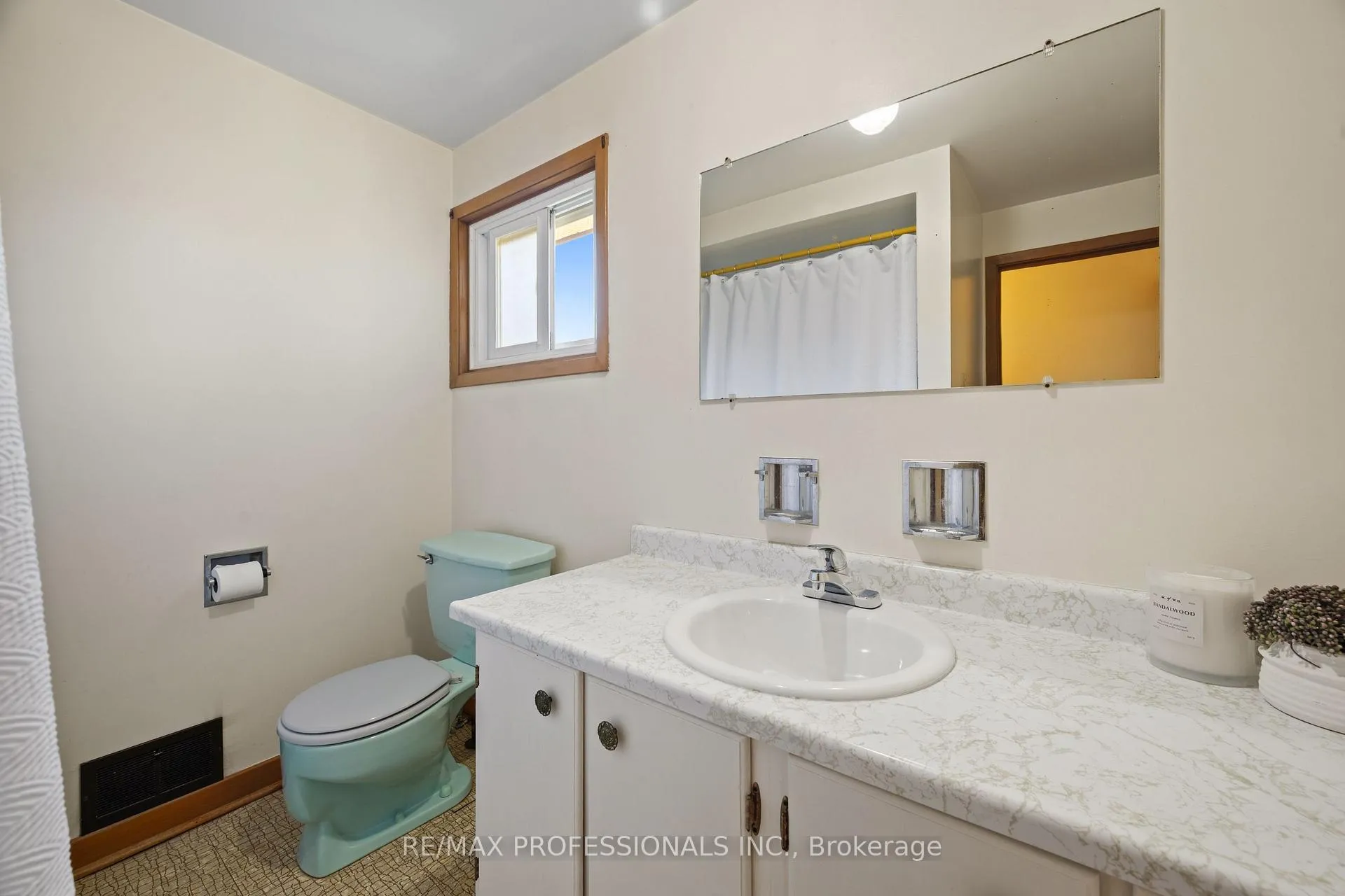 Photo 35 of 12 Ormskirk Court, Toronto, High Park-Swansea — HOMEH