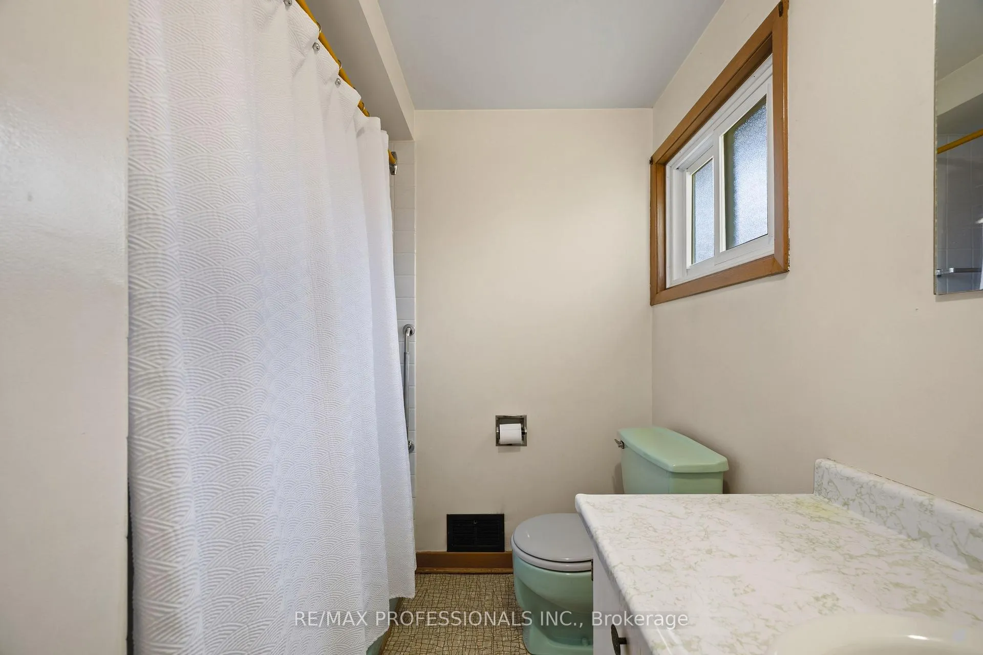 Photo 36 of 12 Ormskirk Court, Toronto, High Park-Swansea — HOMEH