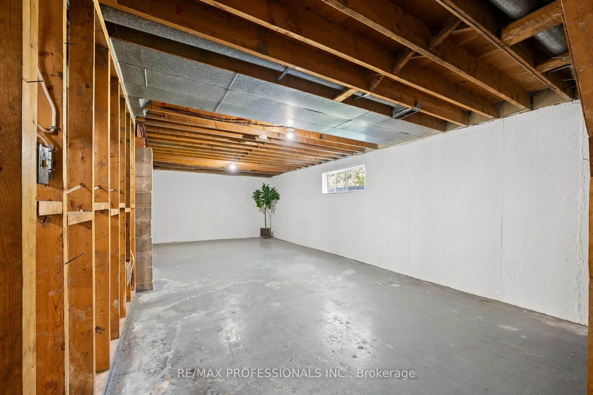 Photo 39 of 12 Ormskirk Court, Toronto, High Park-Swansea — HOMEH