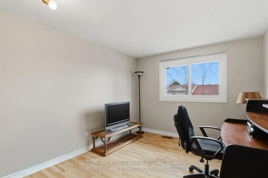 Photo 18 of 38 Alayne Crescent, London, South X — HOMEH