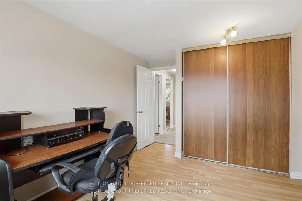Photo 19 of 38 Alayne Crescent, London, South X — HOMEH