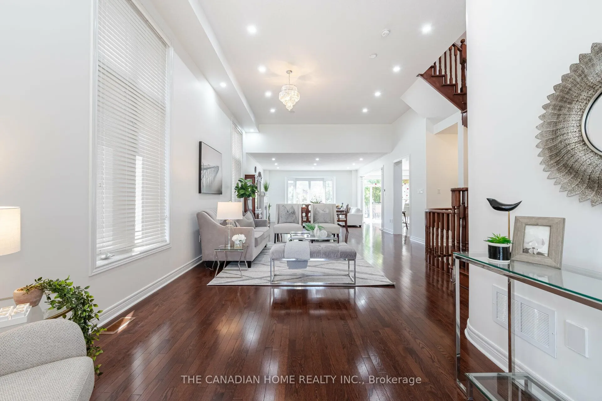 Photo 5 of 112 Muret Crescent, Vaughan, Patterson — HOMEH