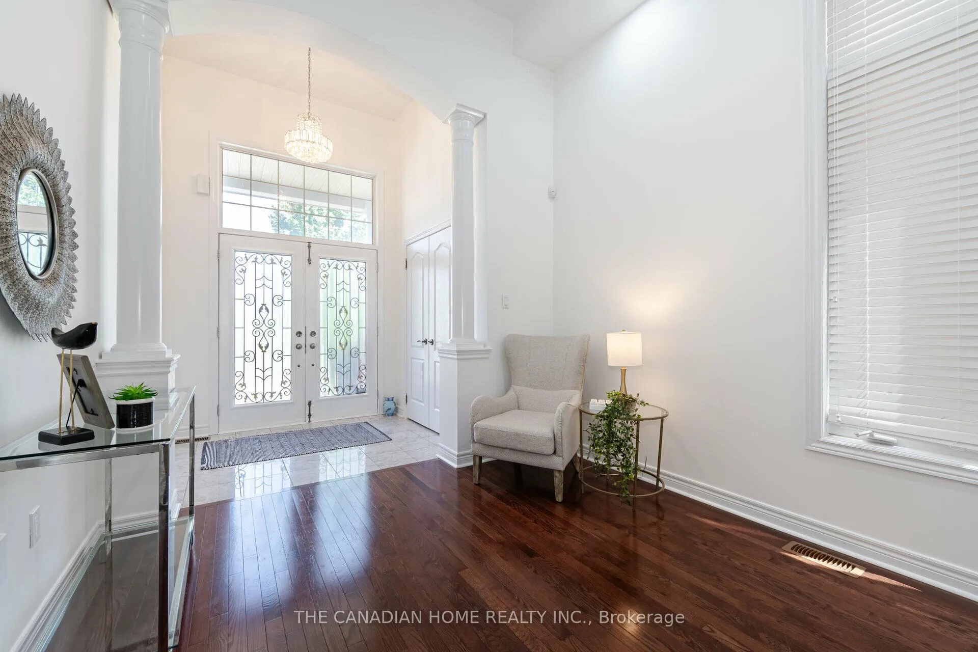 Photo 6 of 112 Muret Crescent, Vaughan, Patterson — HOMEH