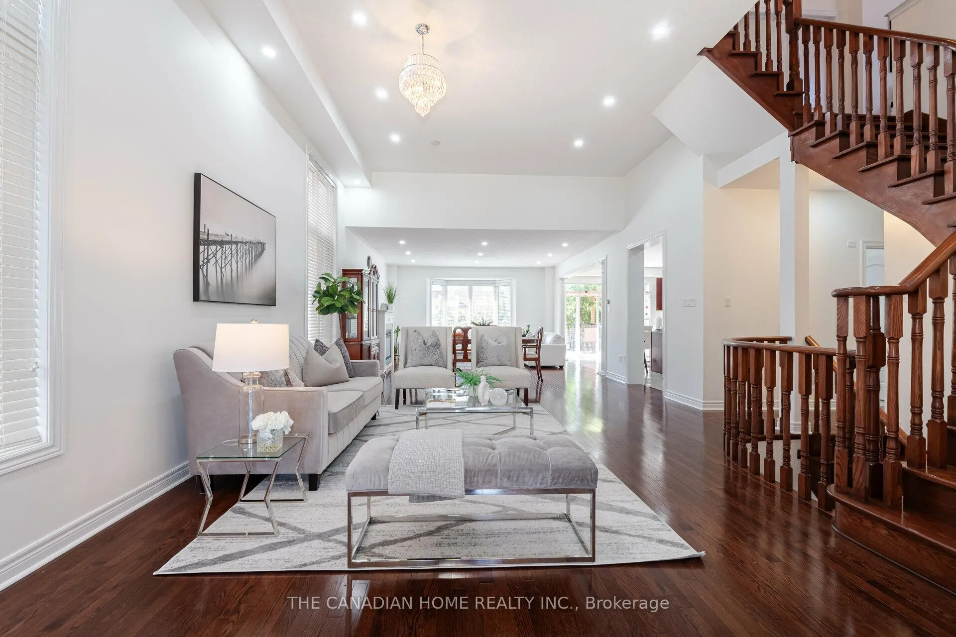 Photo 8 of 112 Muret Crescent, Vaughan, Patterson — HOMEH