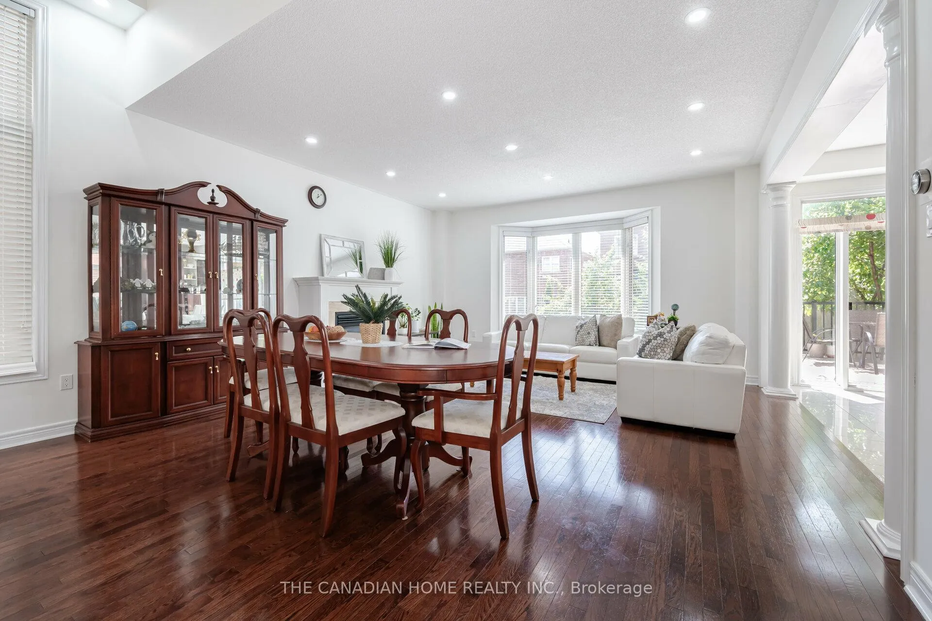 Photo 9 of 112 Muret Crescent, Vaughan, Patterson — HOMEH