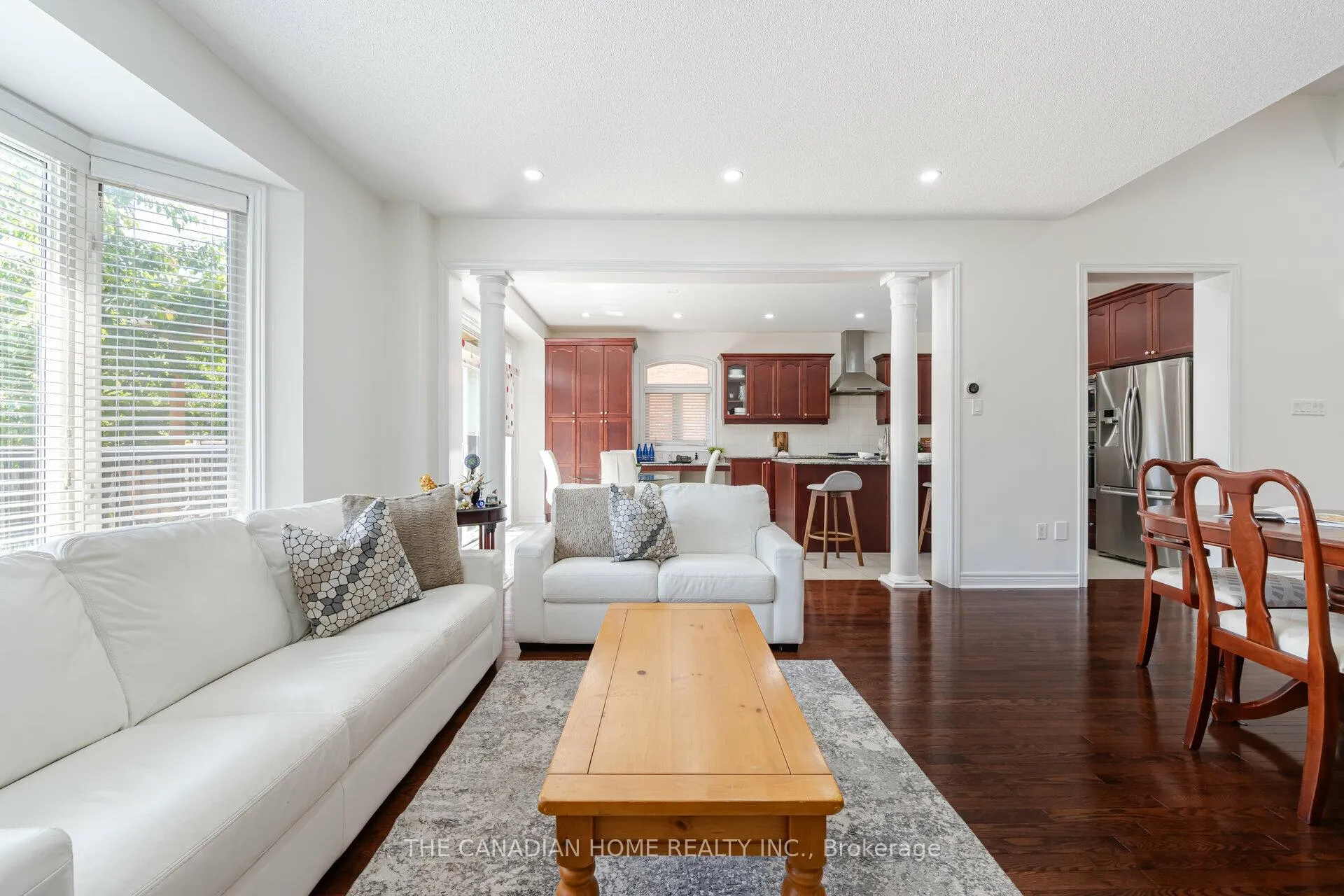 Photo 12 of 112 Muret Crescent, Vaughan, Patterson — HOMEH