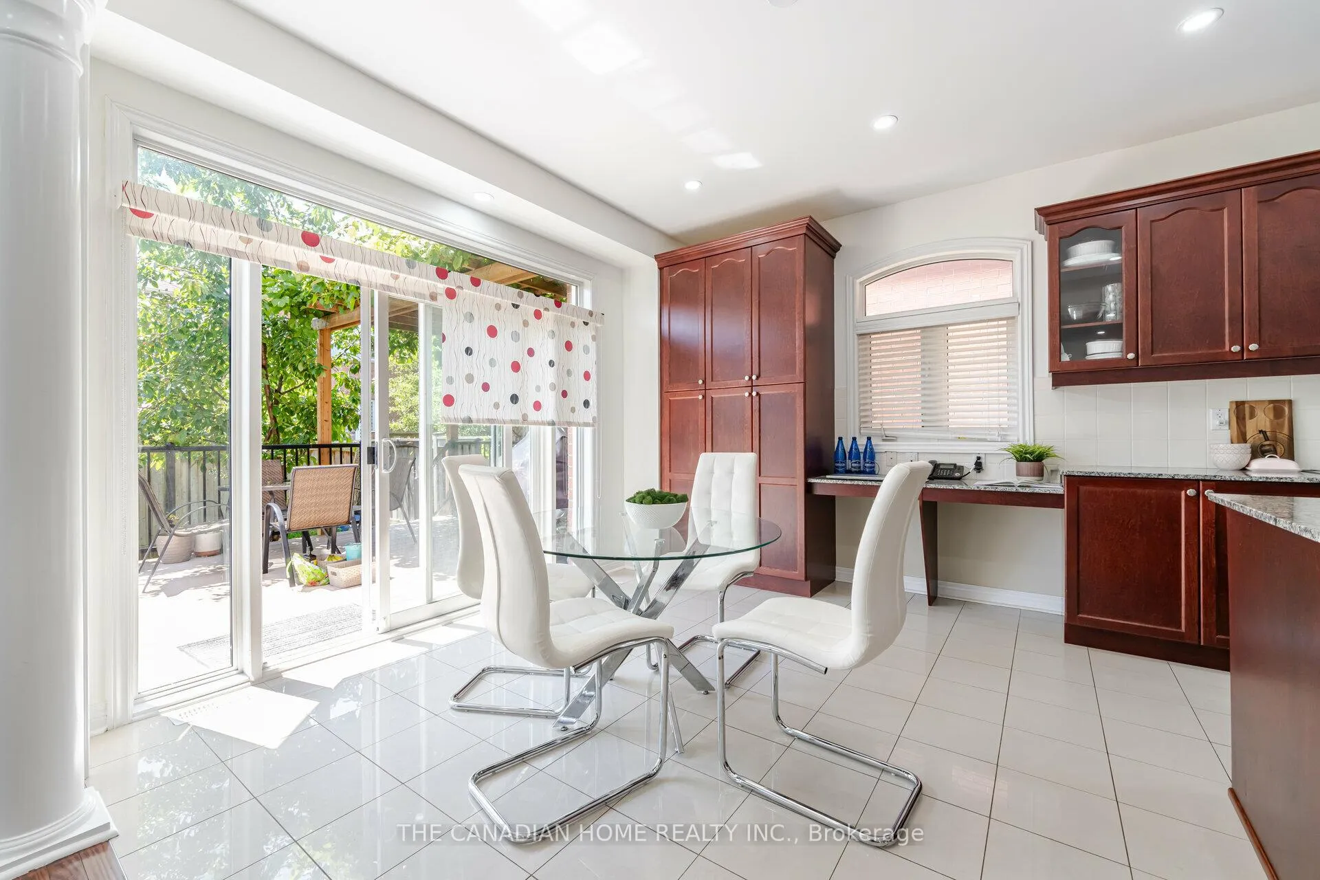 Photo 13 of 112 Muret Crescent, Vaughan, Patterson — HOMEH