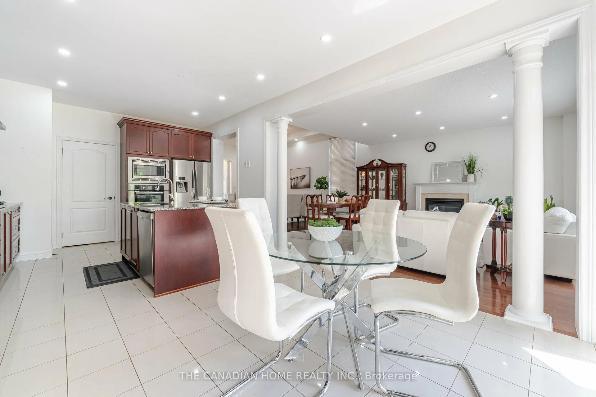 Photo 14 of 112 Muret Crescent, Vaughan, Patterson — HOMEH