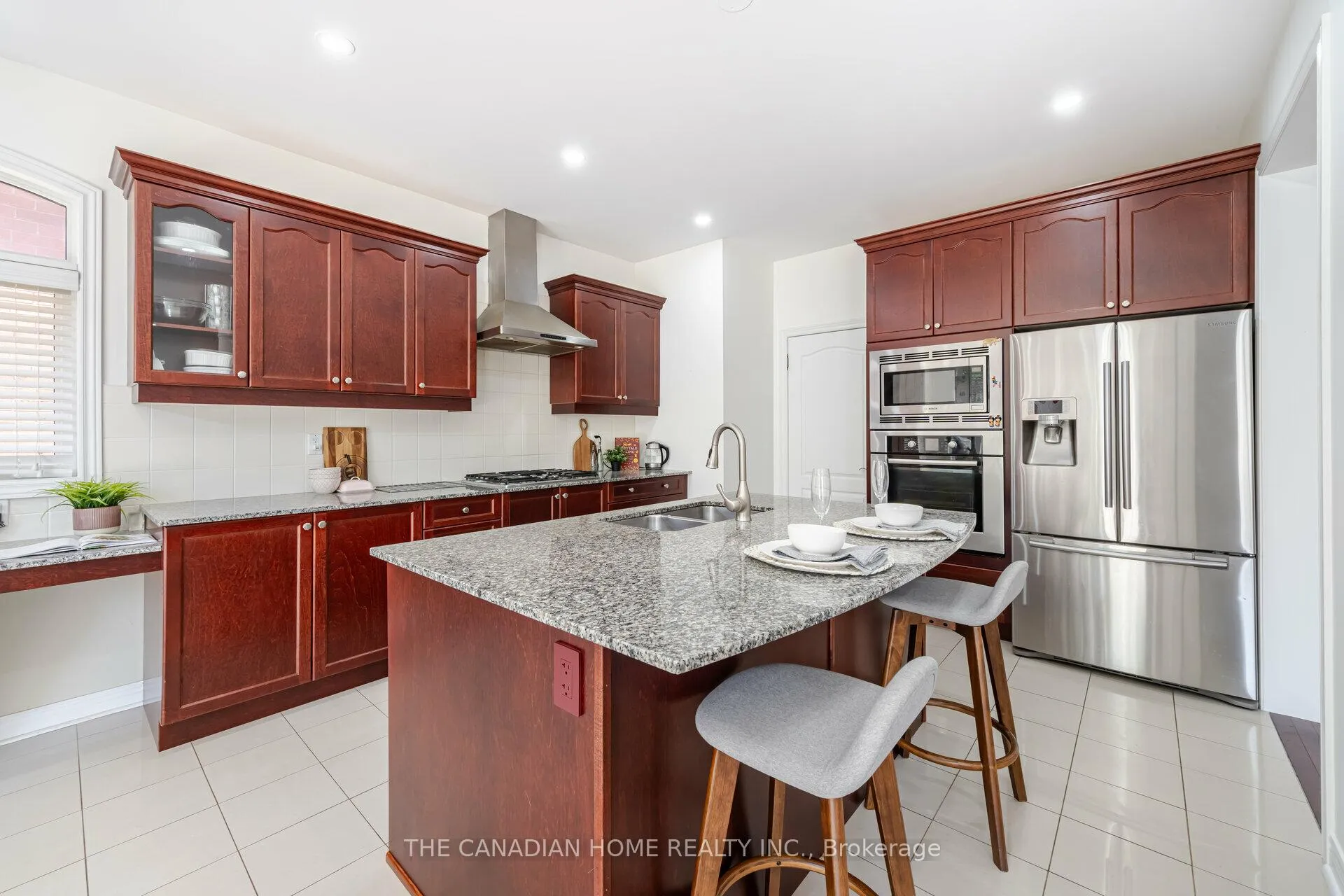Photo 16 of 112 Muret Crescent, Vaughan, Patterson — HOMEH
