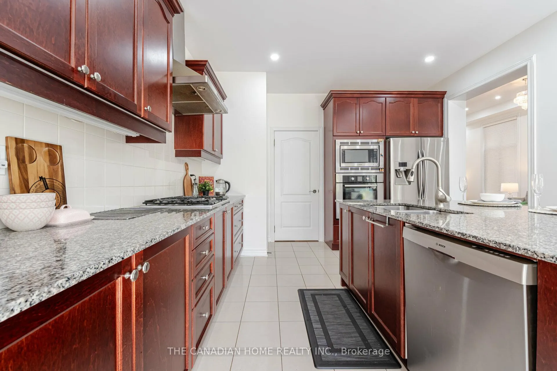 Photo 17 of 112 Muret Crescent, Vaughan, Patterson — HOMEH