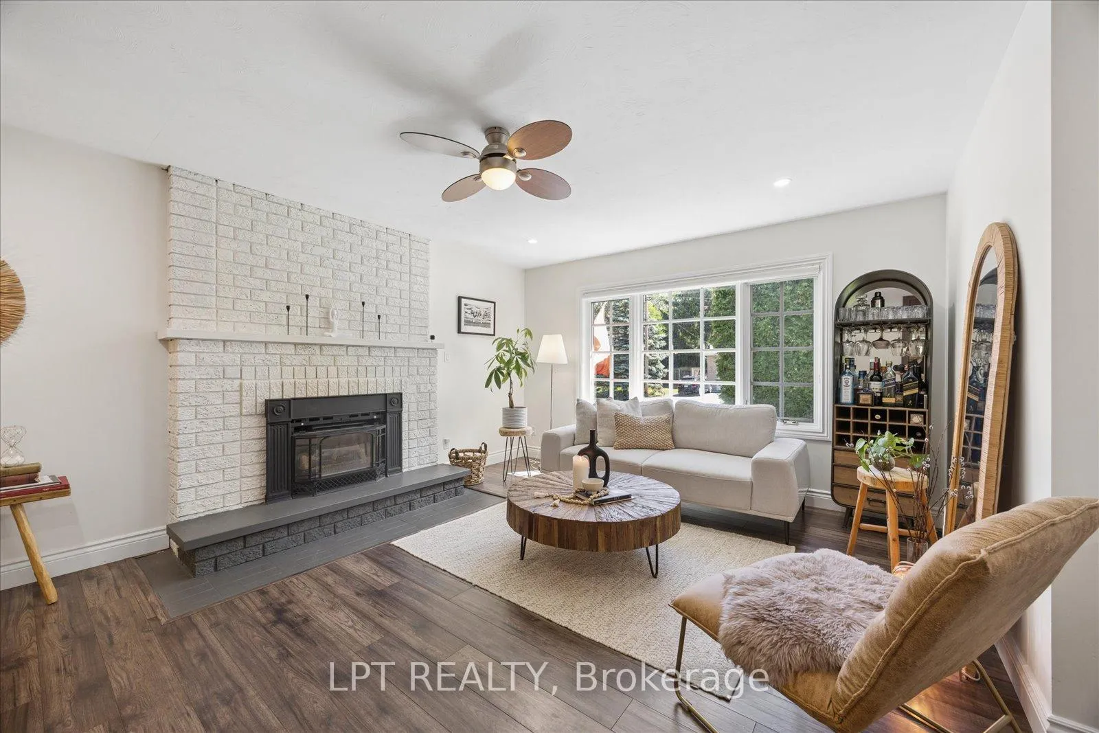 Photo 7 of 22 Louisa Street E, Georgina, Sutton & Jackson's Point — HOMEH