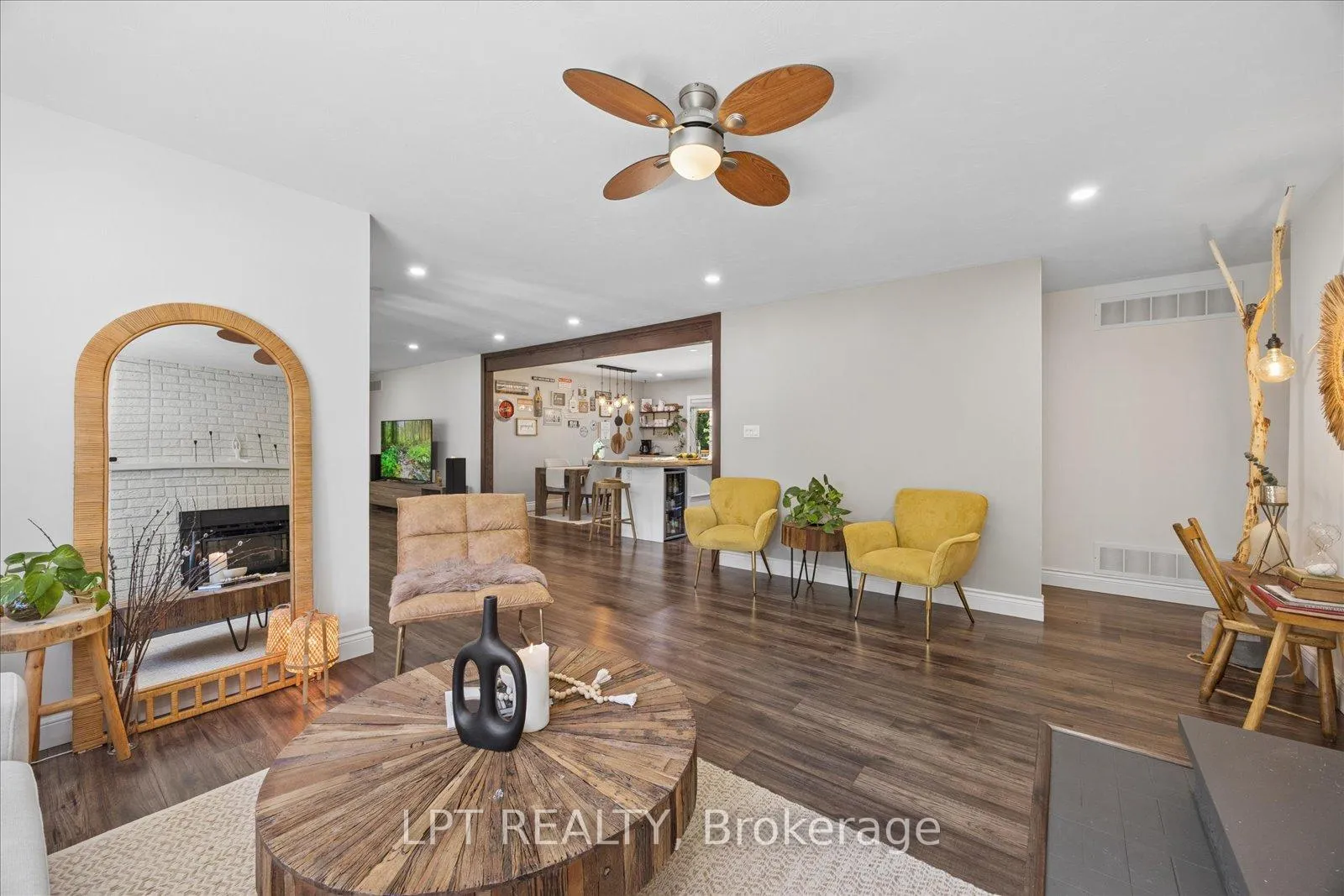 Photo 9 of 22 Louisa Street E, Georgina, Sutton & Jackson's Point — HOMEH