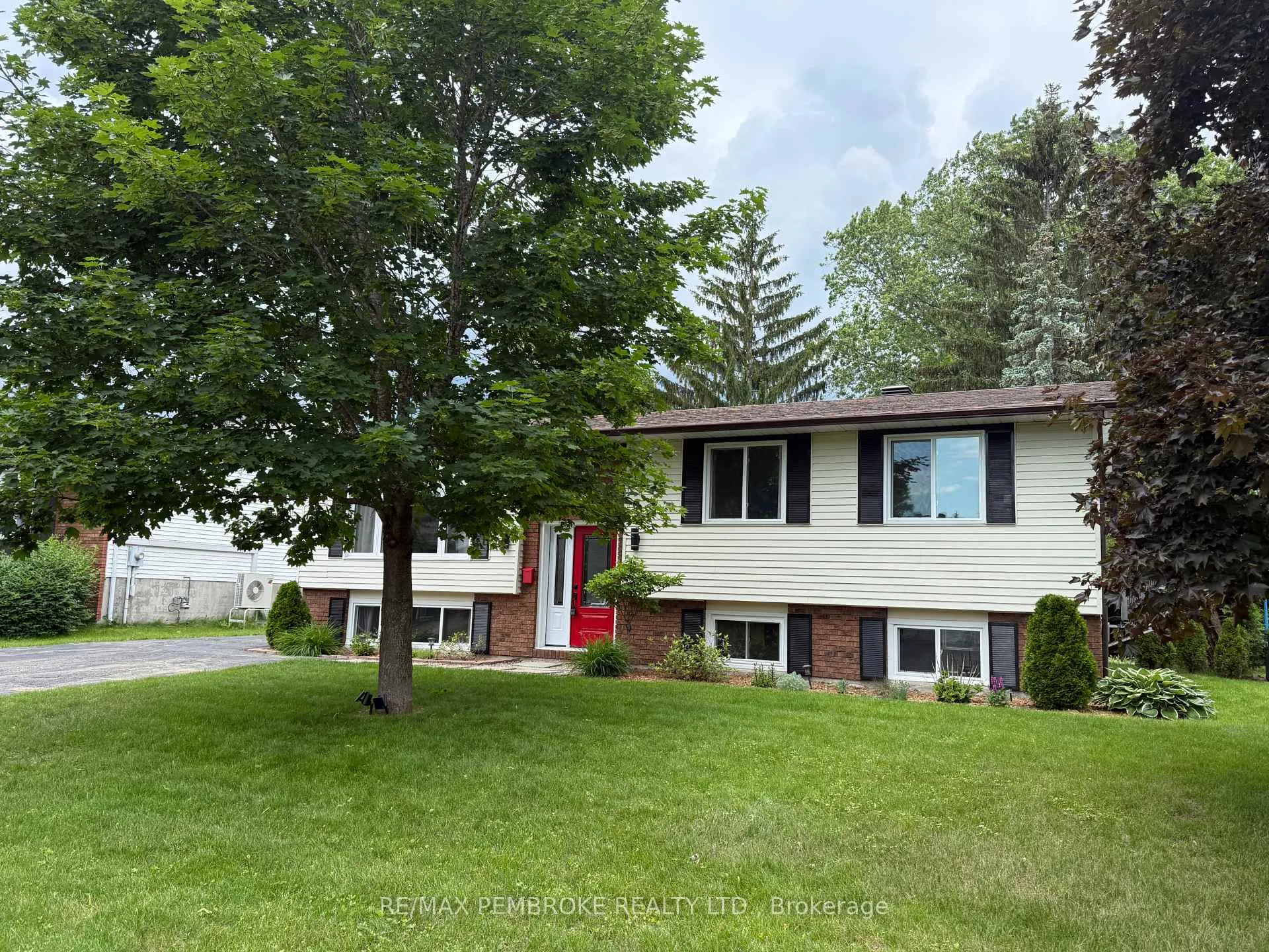 Photo 1 of 99 Noik Drive, Pembroke, Pembroke — HOMEH