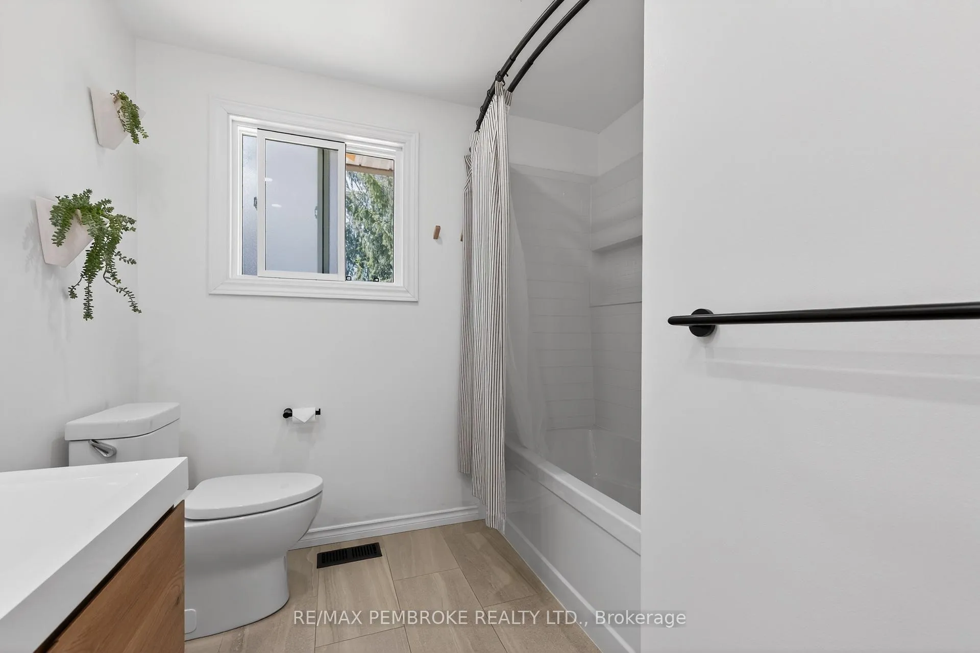 Photo 30 of 99 Noik Drive, Pembroke, Pembroke — HOMEH