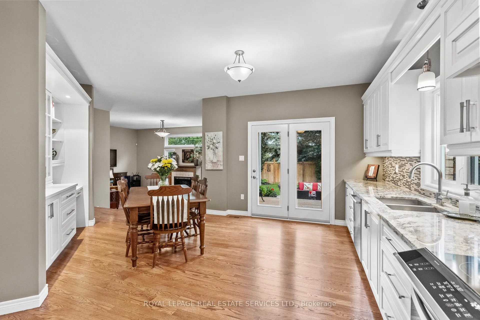 Photo 9 of 2045 Rosemount Crescent, Oakville, Westmount — HOMEH