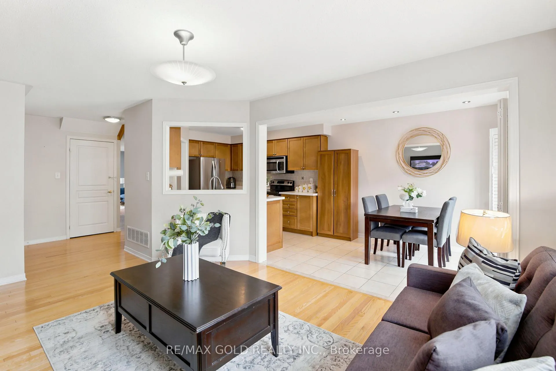 Photo 7 of 222 Fairwood Circle, Brampton, Sandringham-Wellington — HOMEH