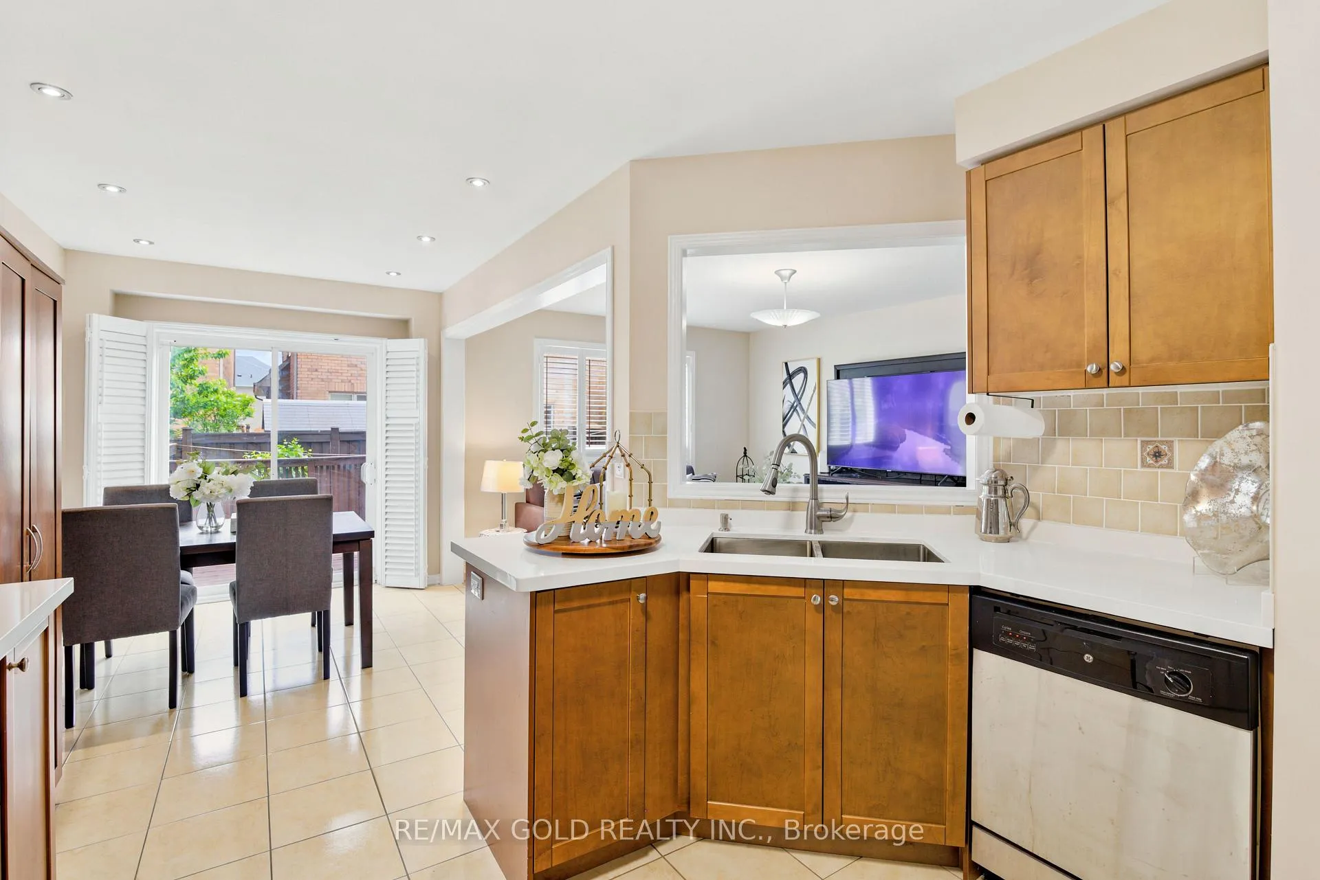 Photo 14 of 222 Fairwood Circle, Brampton, Sandringham-Wellington — HOMEH
