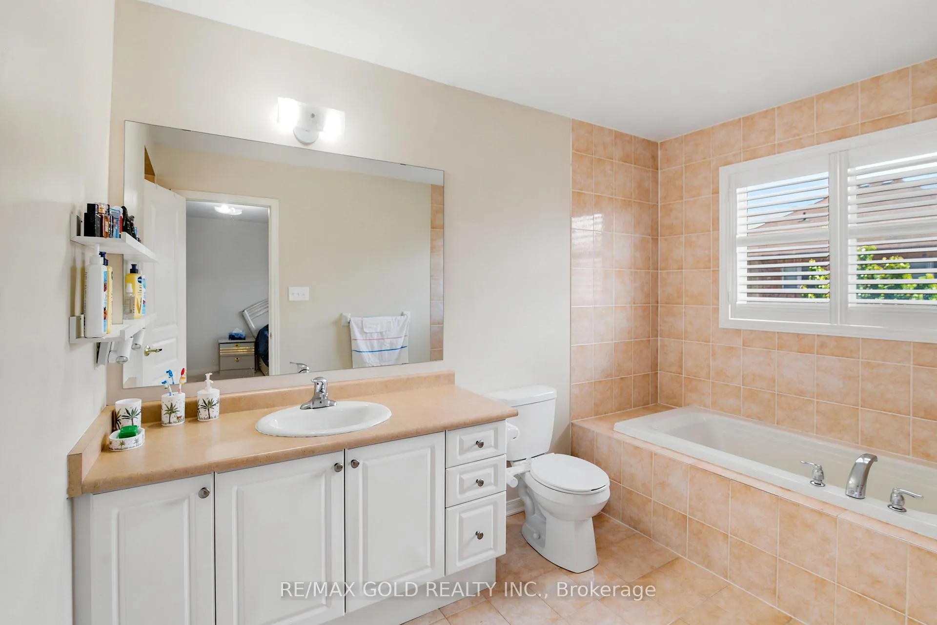 Photo 23 of 222 Fairwood Circle, Brampton, Sandringham-Wellington — HOMEH