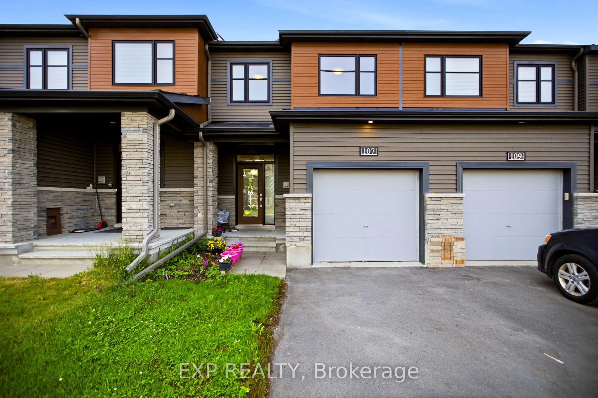 Photo 1 of 107 Teelin Circle, Ottawa, Barrhaven - Half Moon Bay — HOMEH