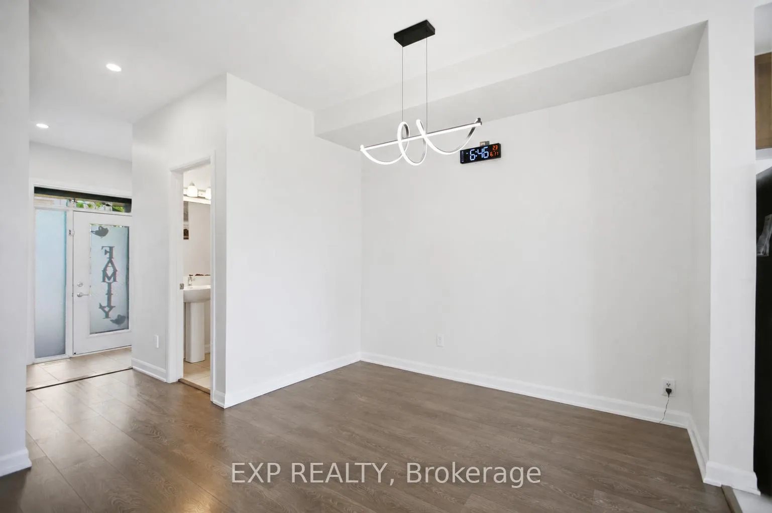 Photo 8 of 107 Teelin Circle, Ottawa, Barrhaven - Half Moon Bay — HOMEH