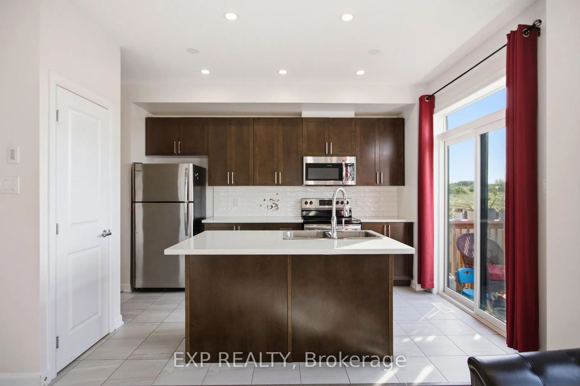Photo 13 of 107 Teelin Circle, Ottawa, Barrhaven - Half Moon Bay — HOMEH