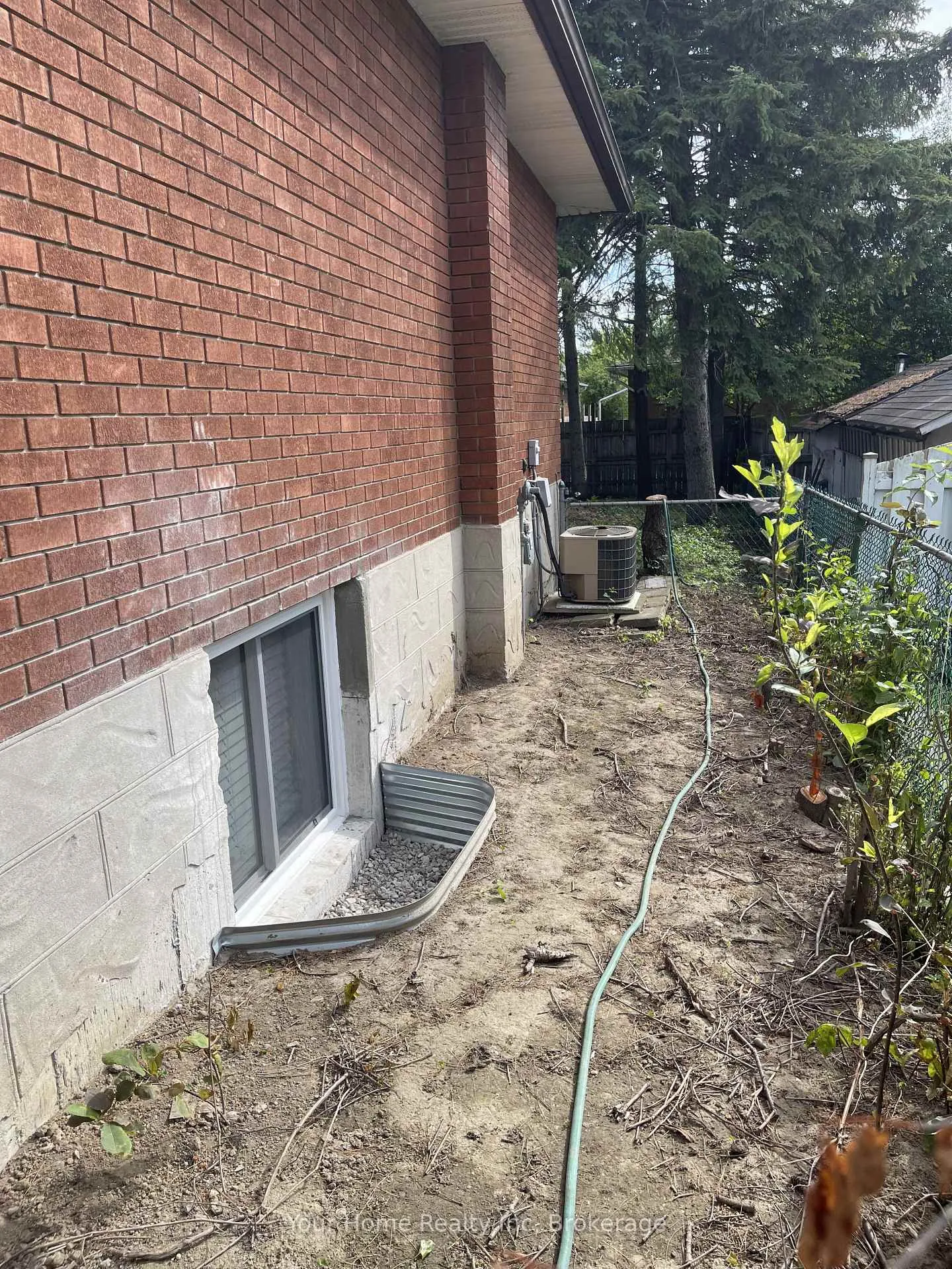 Photo 5 of Unit Main Floor, 37 Rutherford Drive E, Kitchener — HOMEH