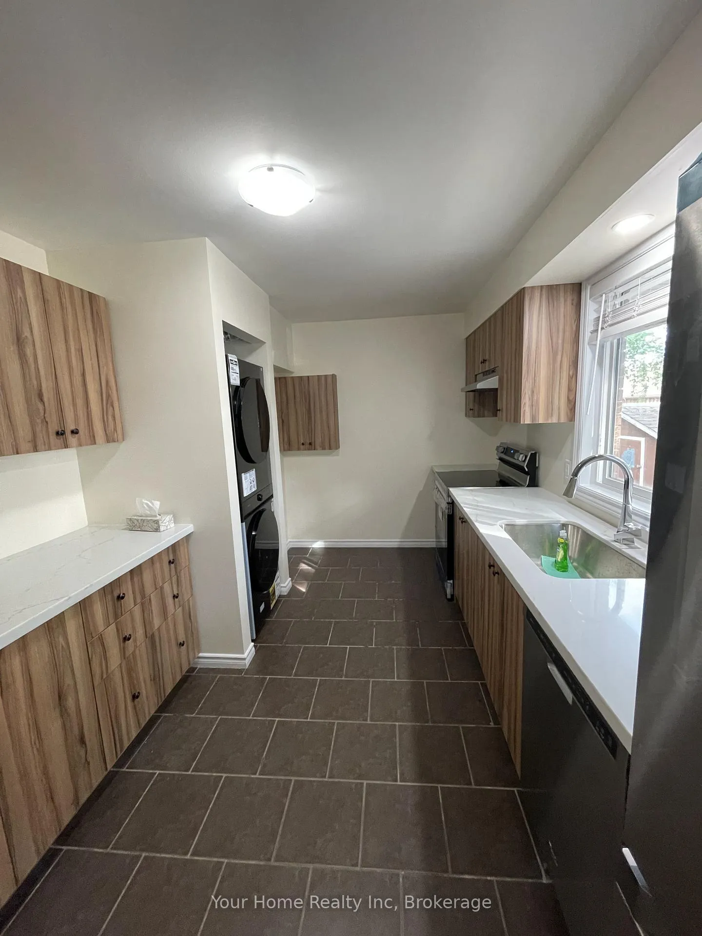 Photo 6 of Unit Main Floor, 37 Rutherford Drive E, Kitchener — HOMEH