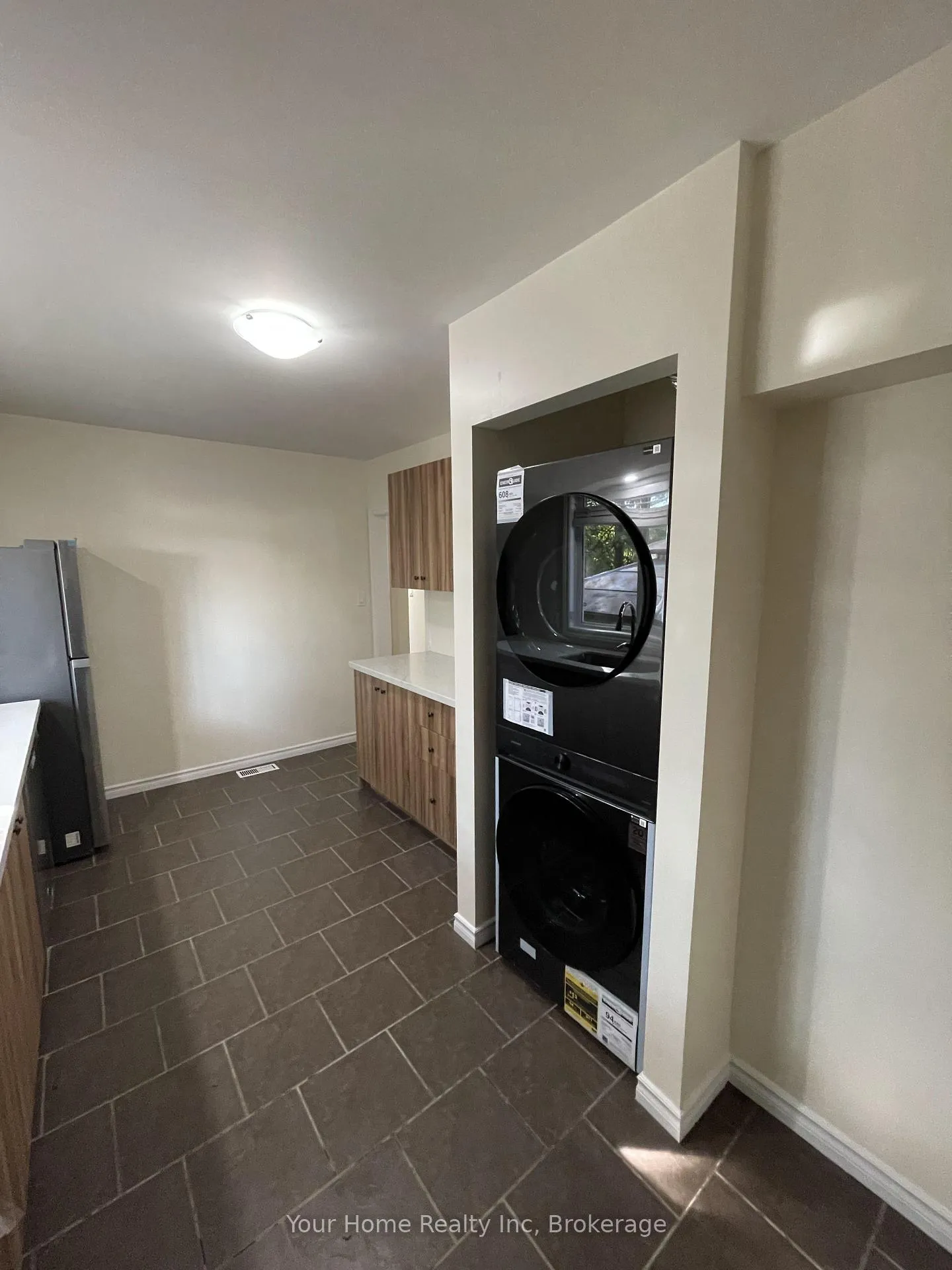 Photo 8 of Unit Main Floor, 37 Rutherford Drive E, Kitchener — HOMEH