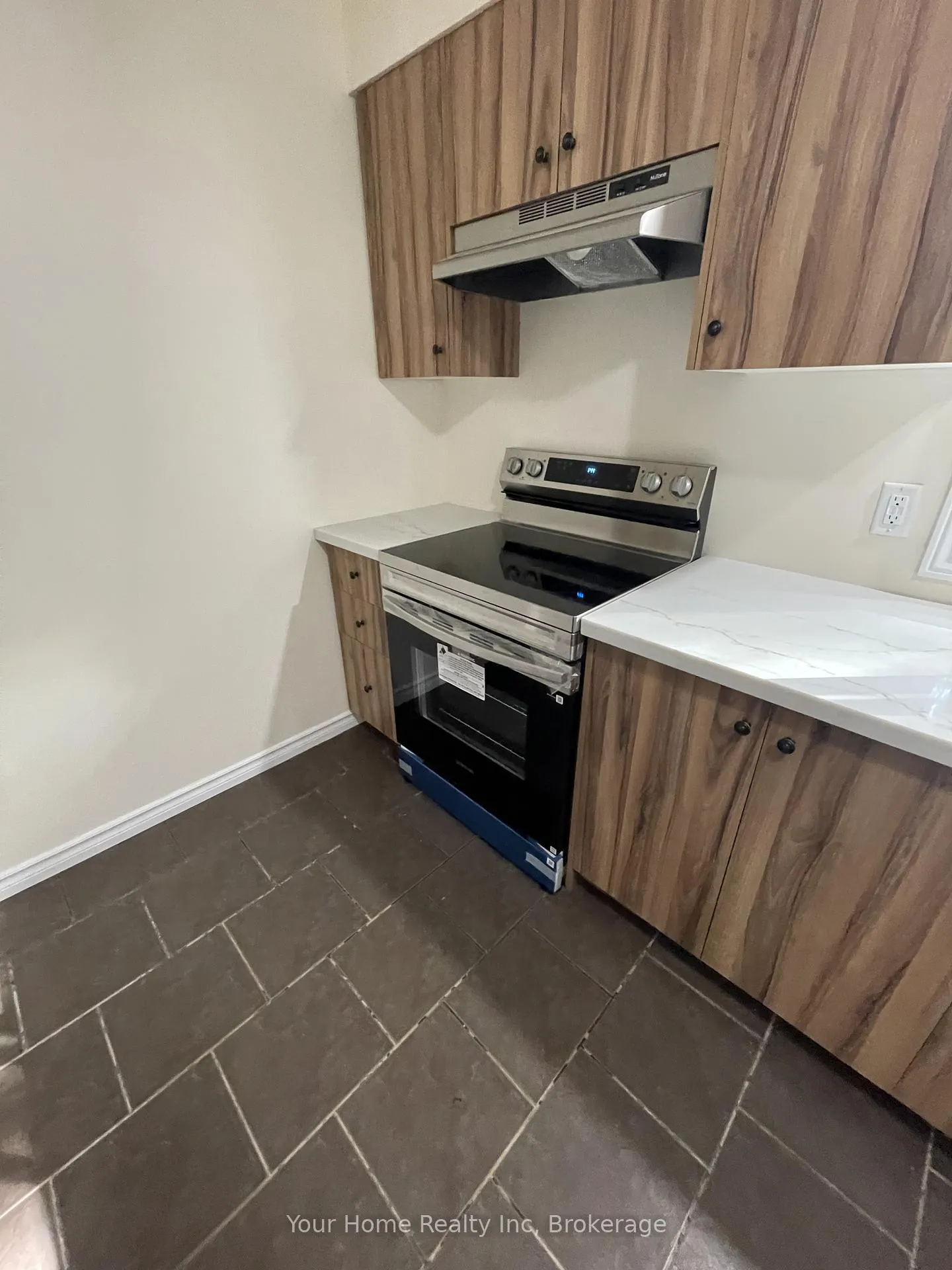 Photo 11 of Unit Main Floor, 37 Rutherford Drive E, Kitchener — HOMEH