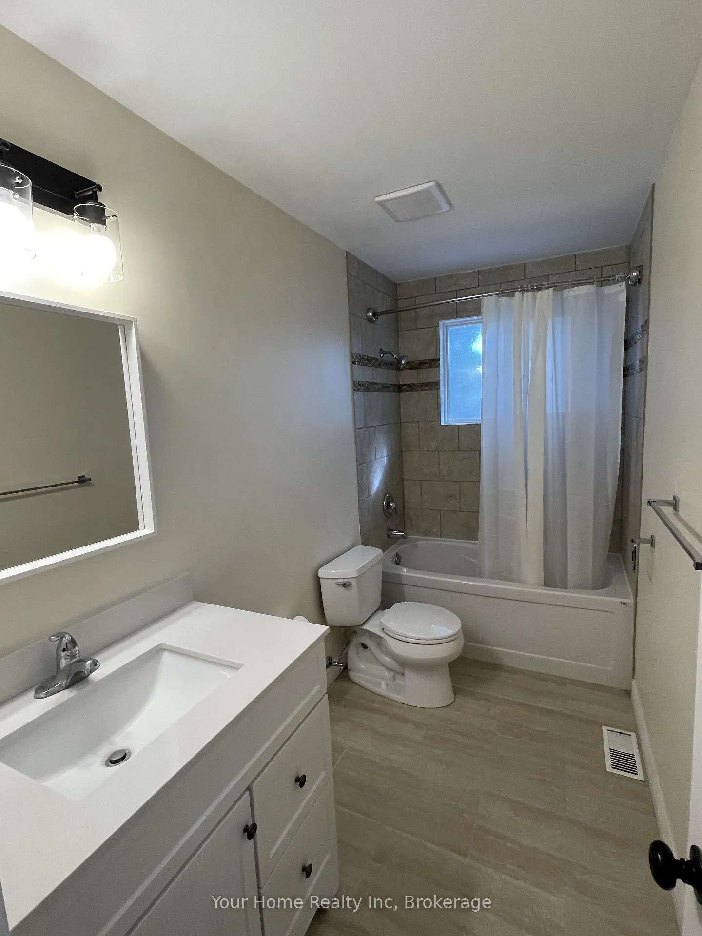 Photo 13 of Unit Main Floor, 37 Rutherford Drive E, Kitchener — HOMEH