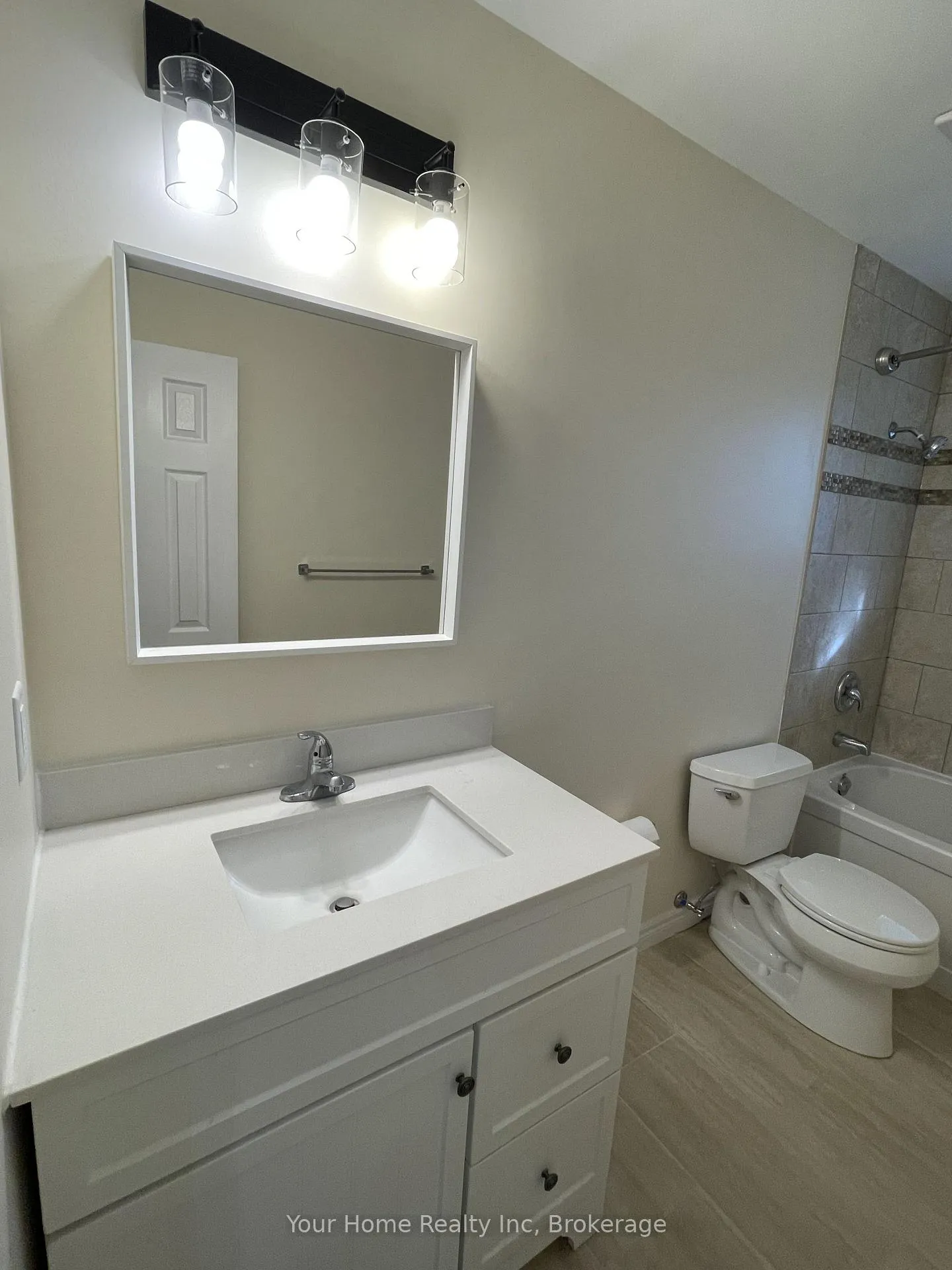 Photo 14 of Unit Main Floor, 37 Rutherford Drive E, Kitchener — HOMEH