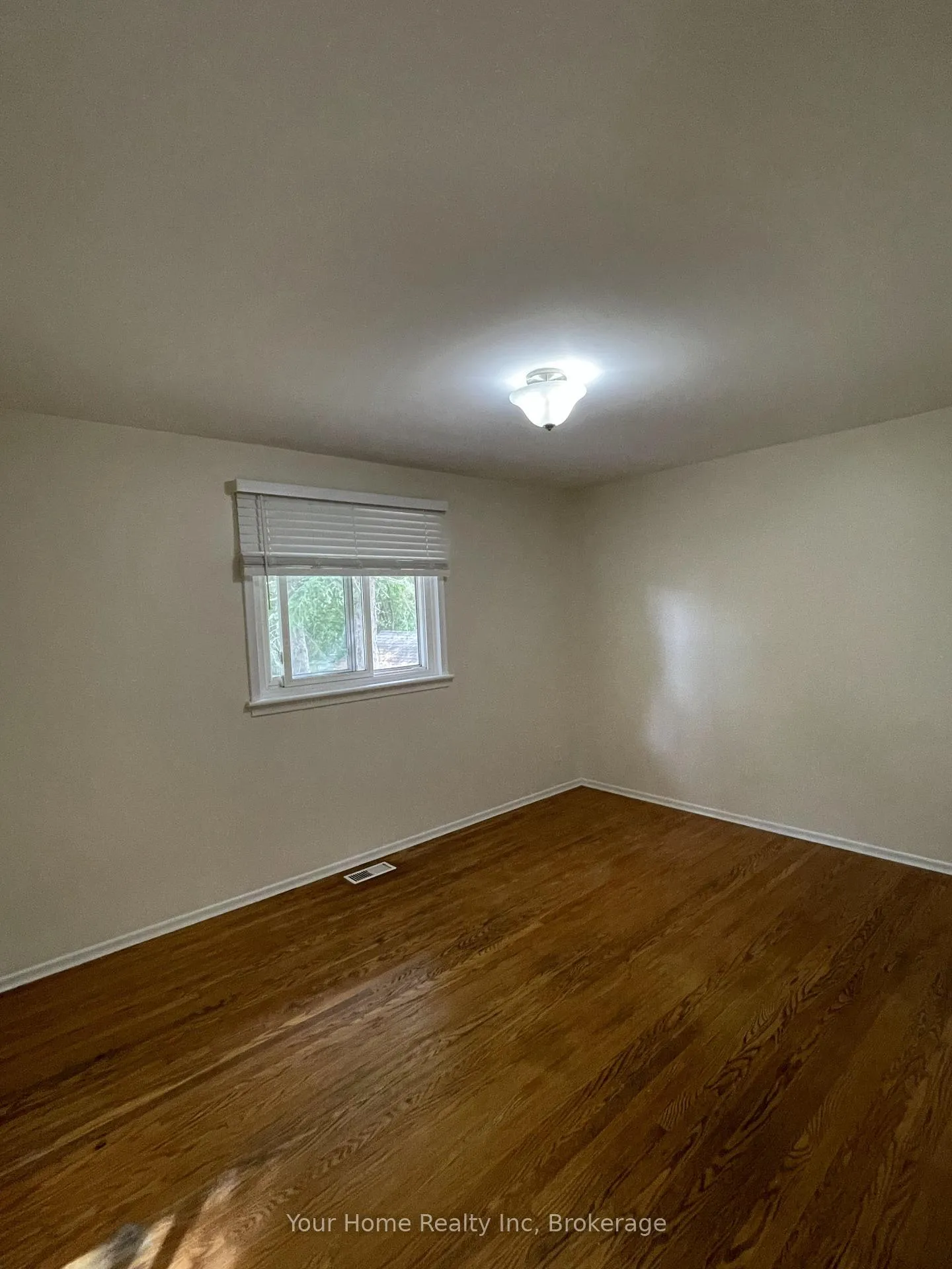Photo 16 of Unit Main Floor, 37 Rutherford Drive E, Kitchener — HOMEH
