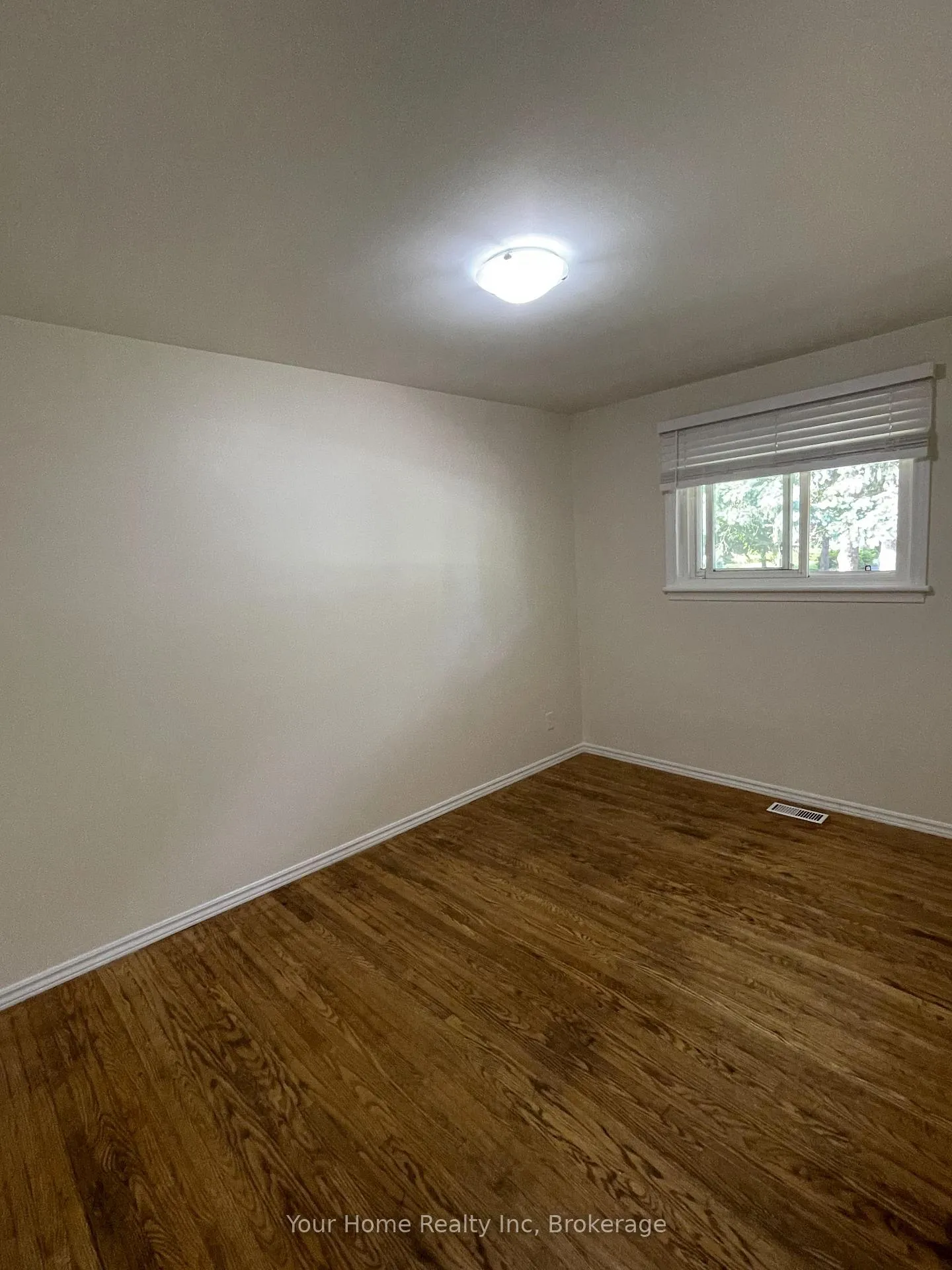 Photo 18 of Unit Main Floor, 37 Rutherford Drive E, Kitchener — HOMEH