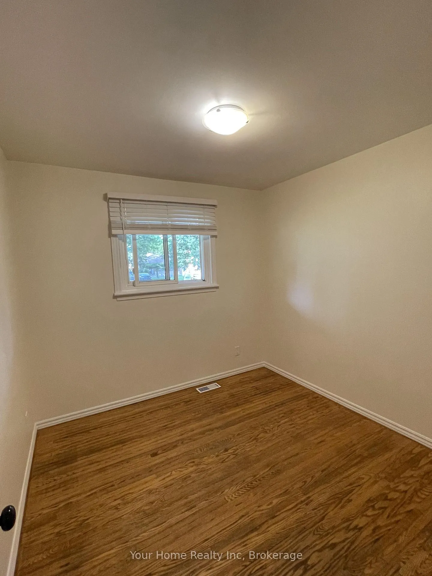 Photo 20 of Unit Main Floor, 37 Rutherford Drive E, Kitchener — HOMEH