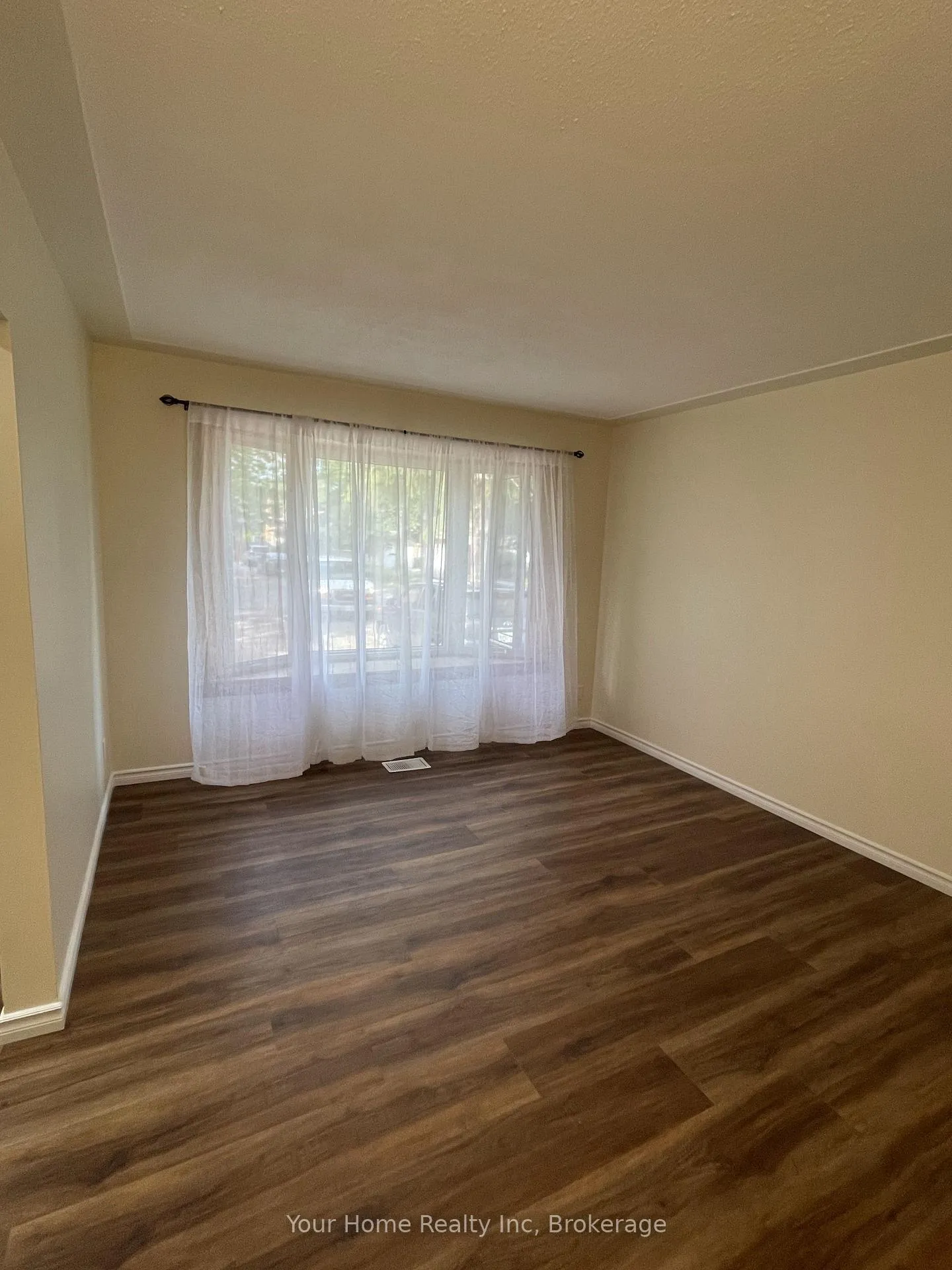Photo 22 of Unit Main Floor, 37 Rutherford Drive E, Kitchener — HOMEH