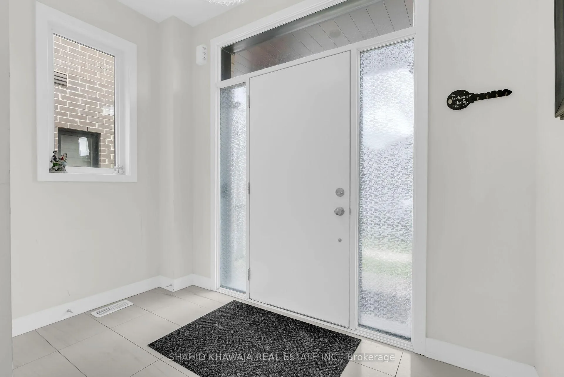 Photo 5 of 641 Leatherleaf Landing, Milton, Cobban — HOMEH