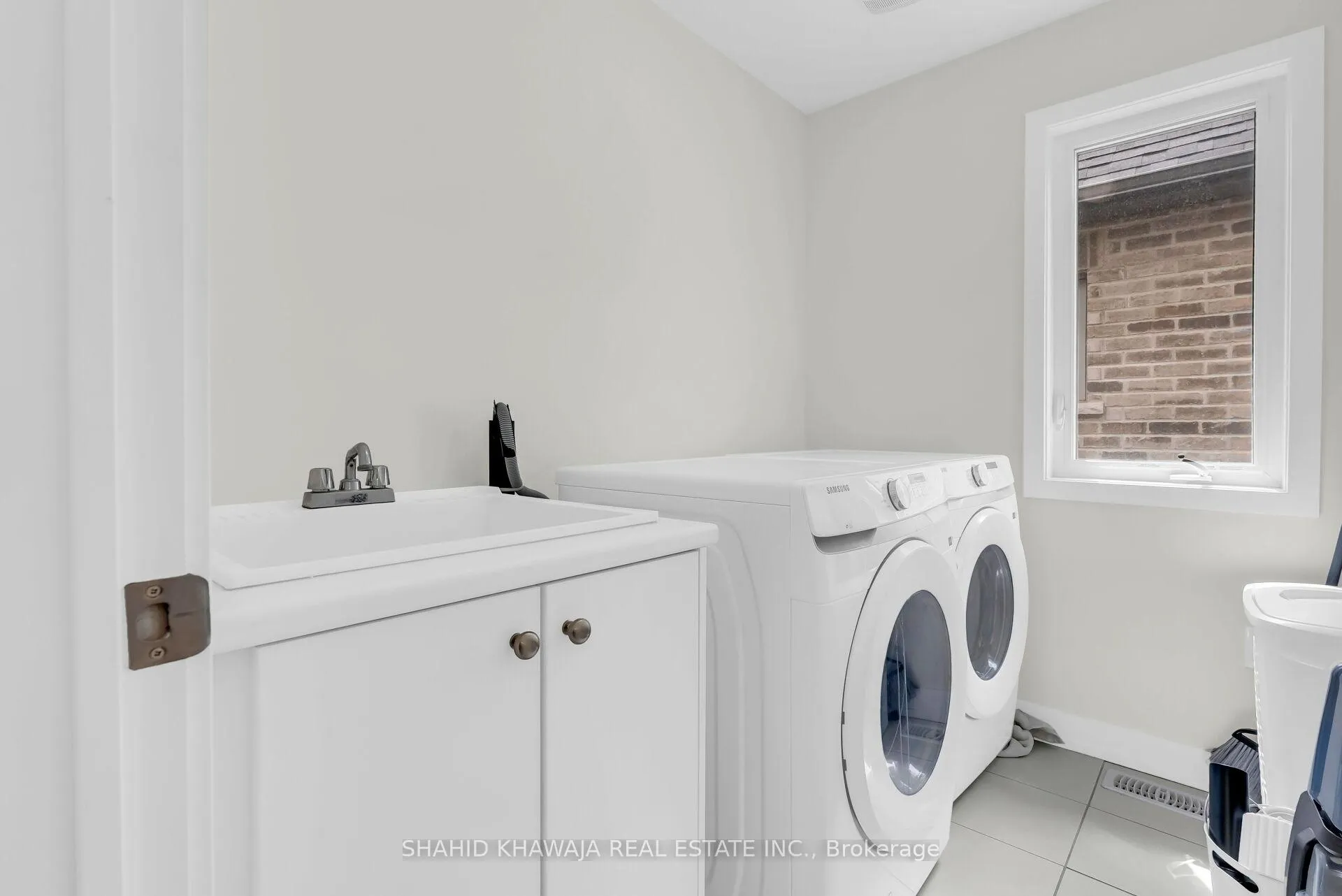 Photo 35 of 641 Leatherleaf Landing, Milton, Cobban — HOMEH