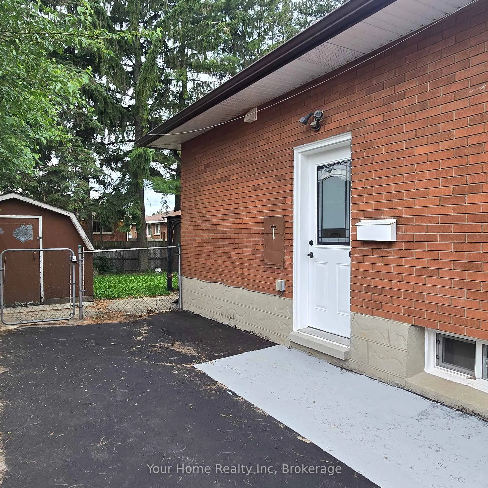 Photo 3 of Unit Basement, 37 Rutherford Drive E, Kitchener, Stanley Park — HOMEH