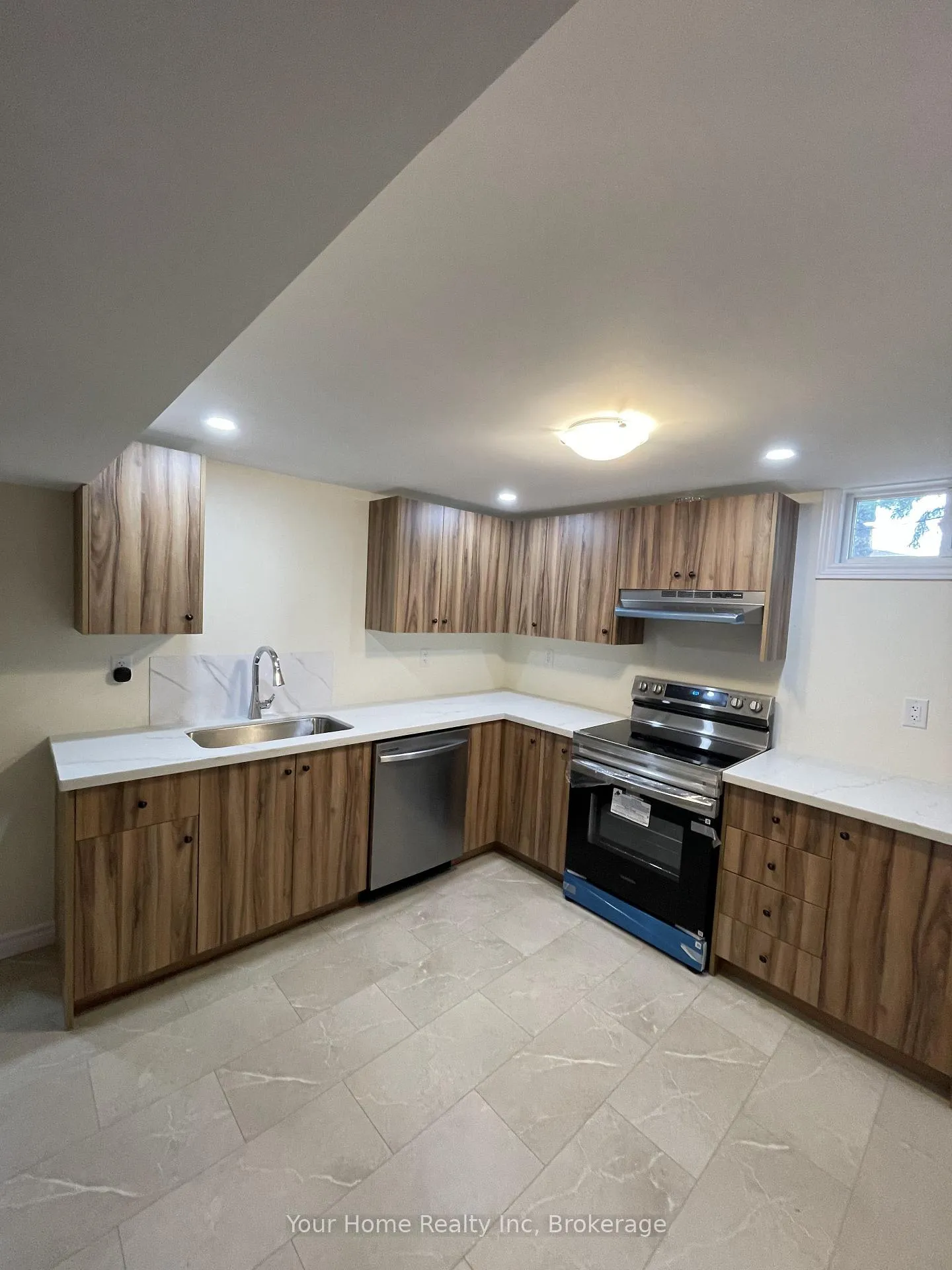 Photo 10 of Unit Basement, 37 Rutherford Drive E, Kitchener, Stanley Park — HOMEH
