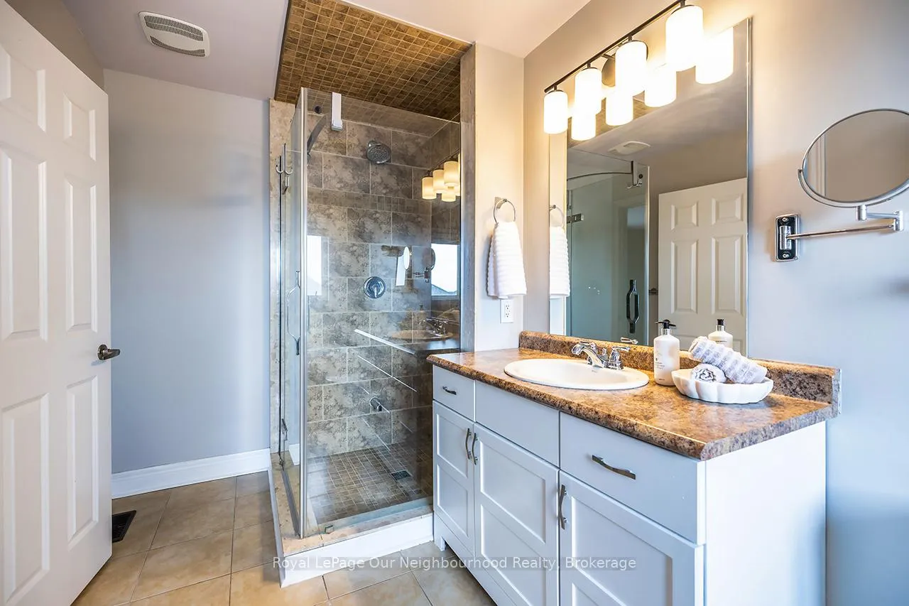 Photo 12 of 53 Kersey Crescent, Clarington, Courtice — HOMEH