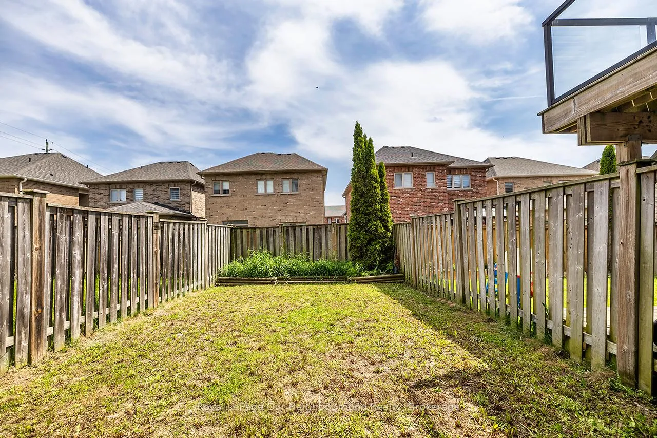 Photo 24 of 53 Kersey Crescent, Clarington, Courtice — HOMEH