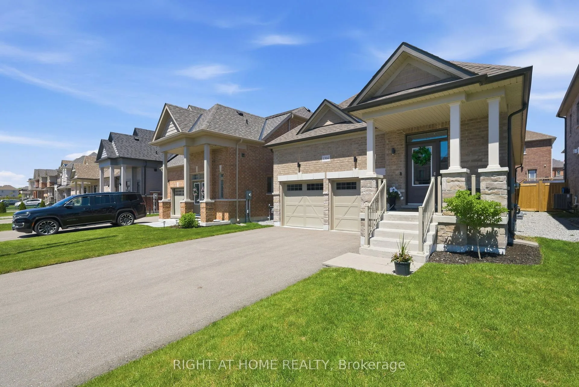 Photo 2 of 1304 Apollo Street, Oshawa, Eastdale — HOMEH