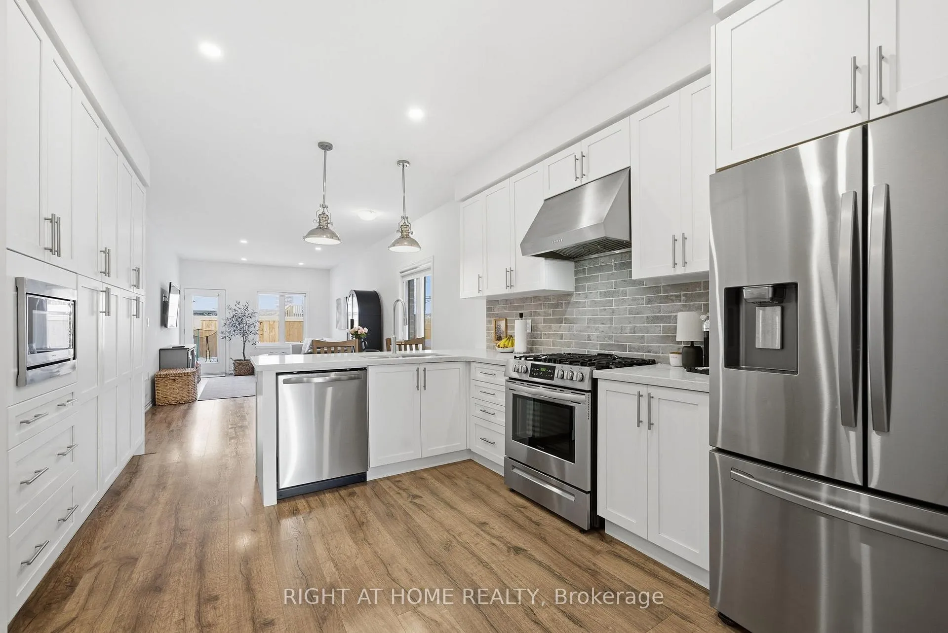 Photo 7 of 1304 Apollo Street, Oshawa, Eastdale — HOMEH