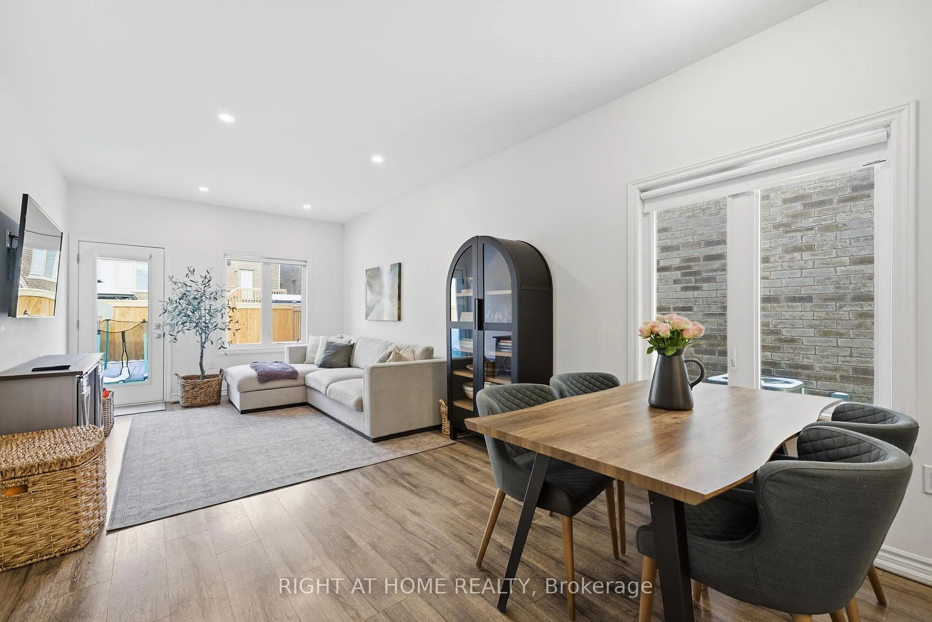 Photo 13 of 1304 Apollo Street, Oshawa, Eastdale — HOMEH