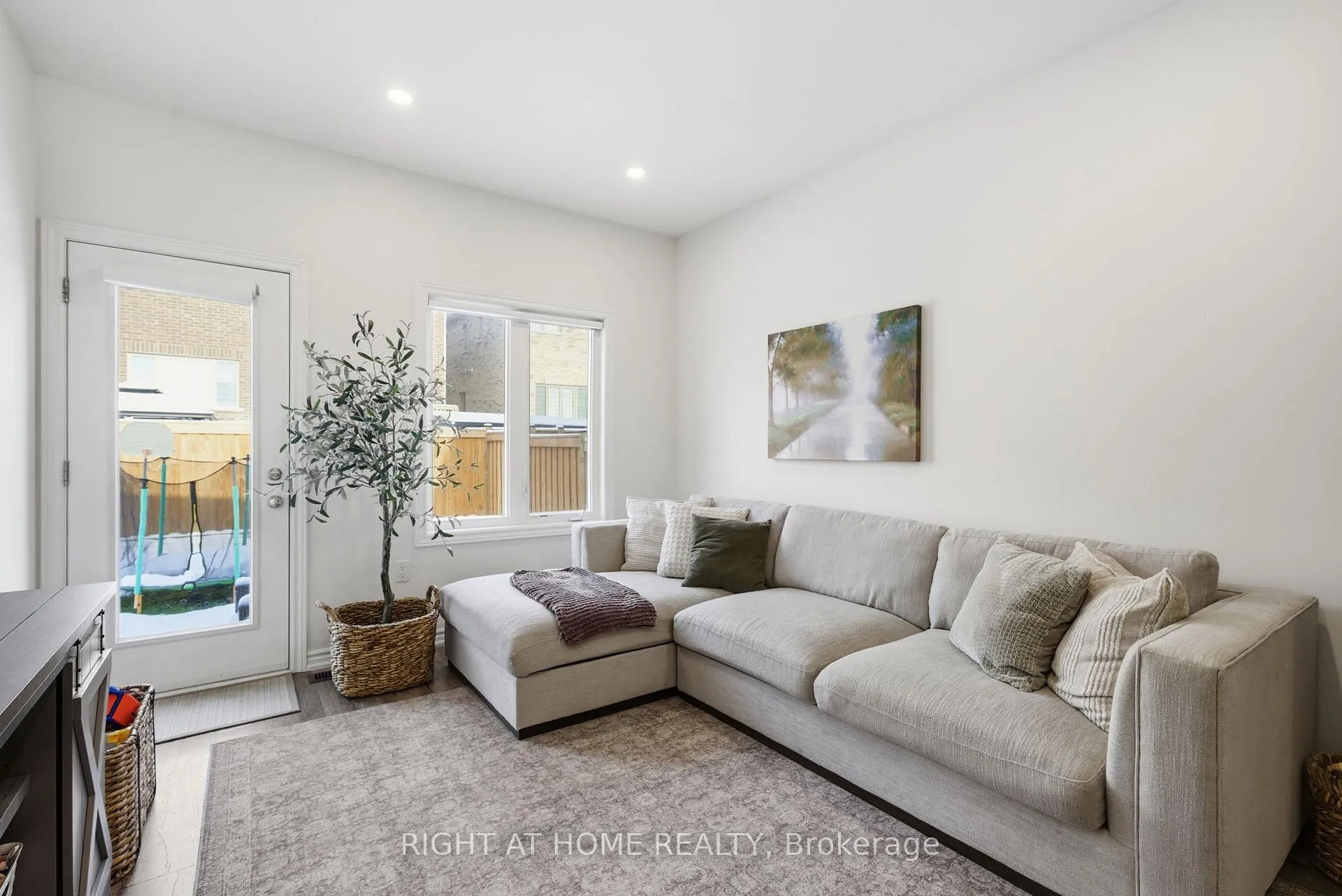 Photo 16 of 1304 Apollo Street, Oshawa, Eastdale — HOMEH