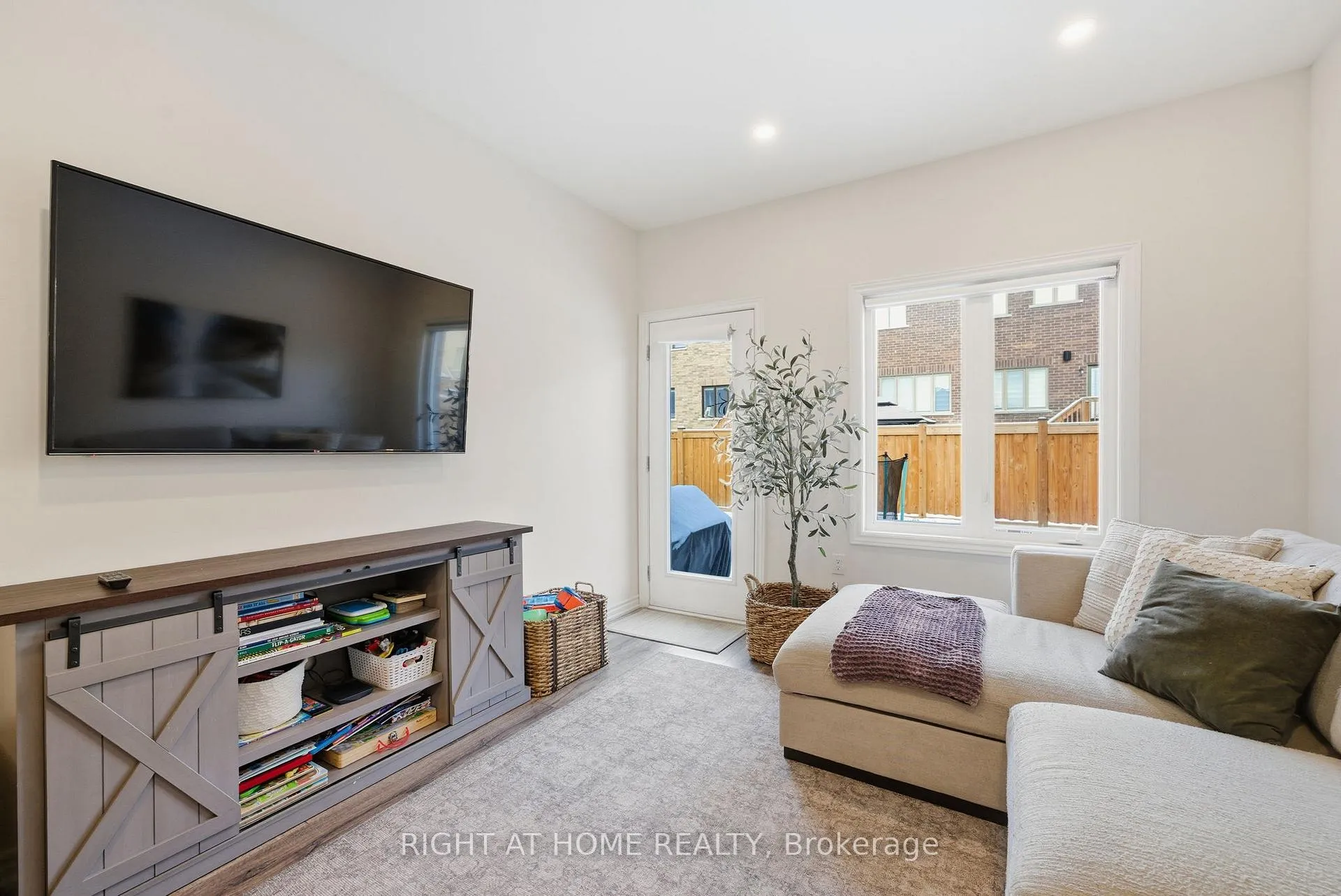 Photo 18 of 1304 Apollo Street, Oshawa, Eastdale — HOMEH