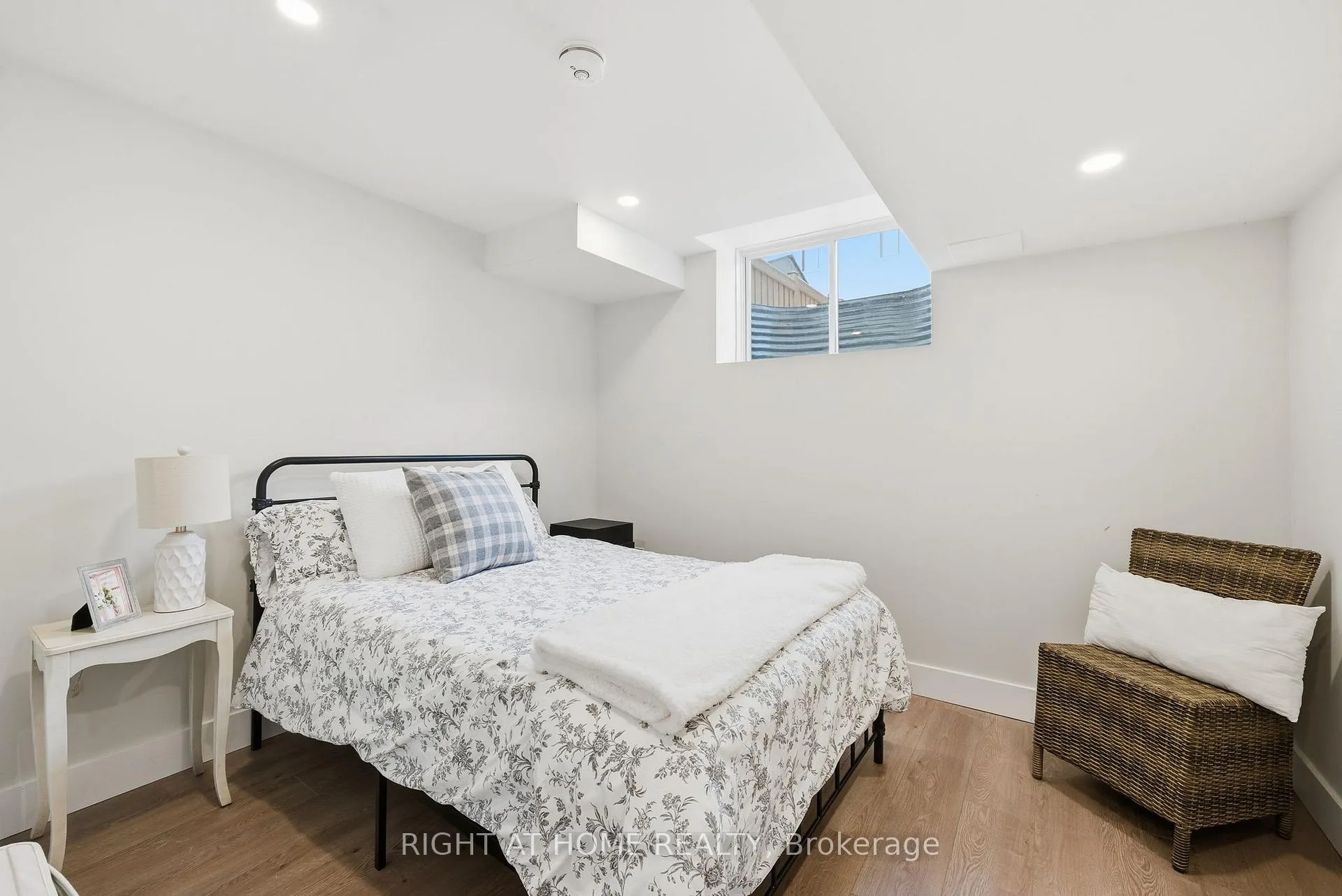 Photo 33 of 1304 Apollo Street, Oshawa, Eastdale — HOMEH