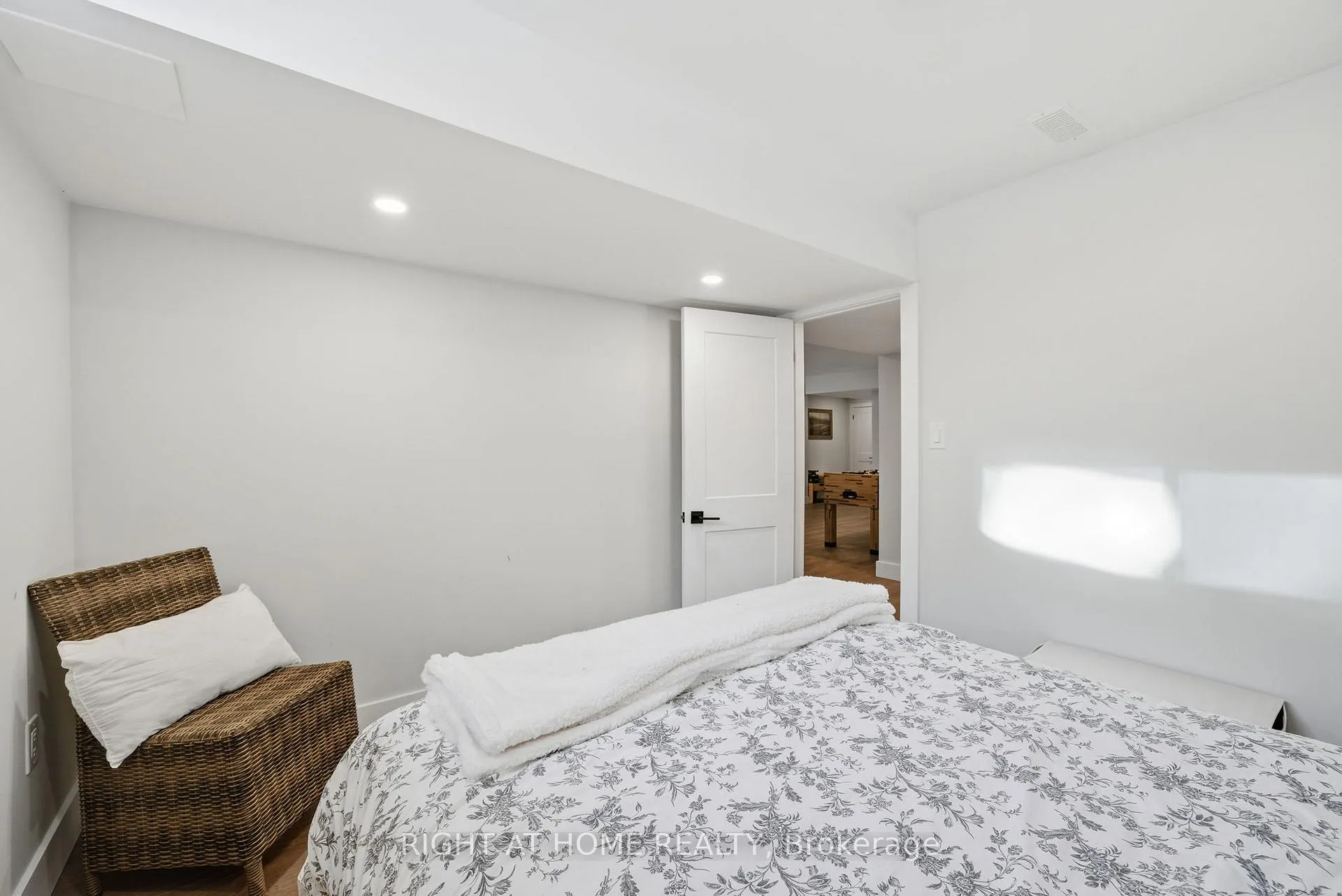 Photo 34 of 1304 Apollo Street, Oshawa, Eastdale — HOMEH
